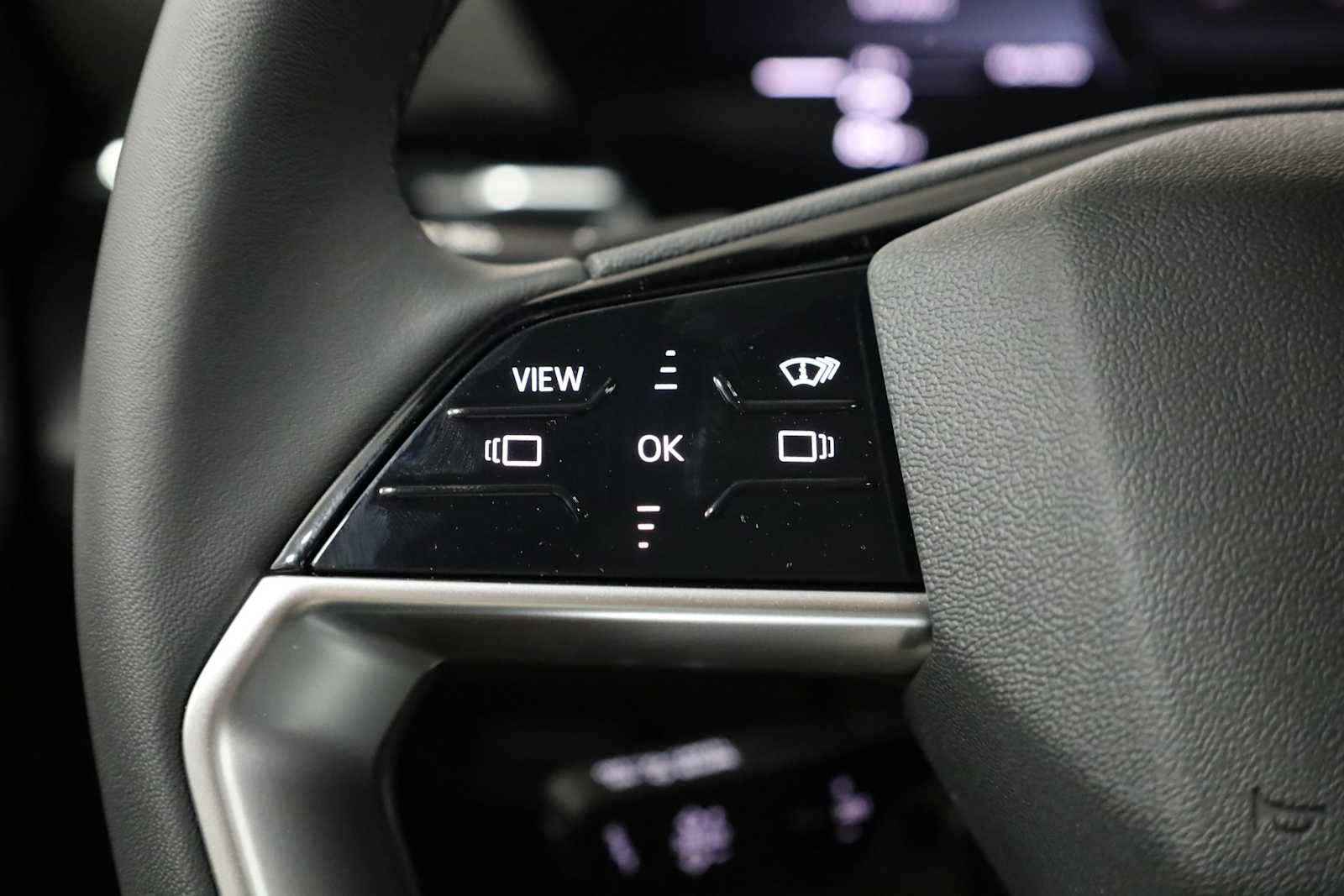 Thumbnail: 2025 Audi Q6 e-tron - 24