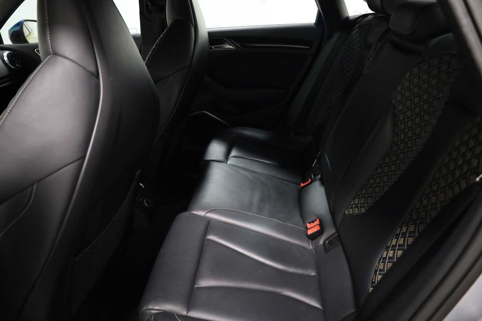 Thumbnail: 2018 Audi RS 3 - 35