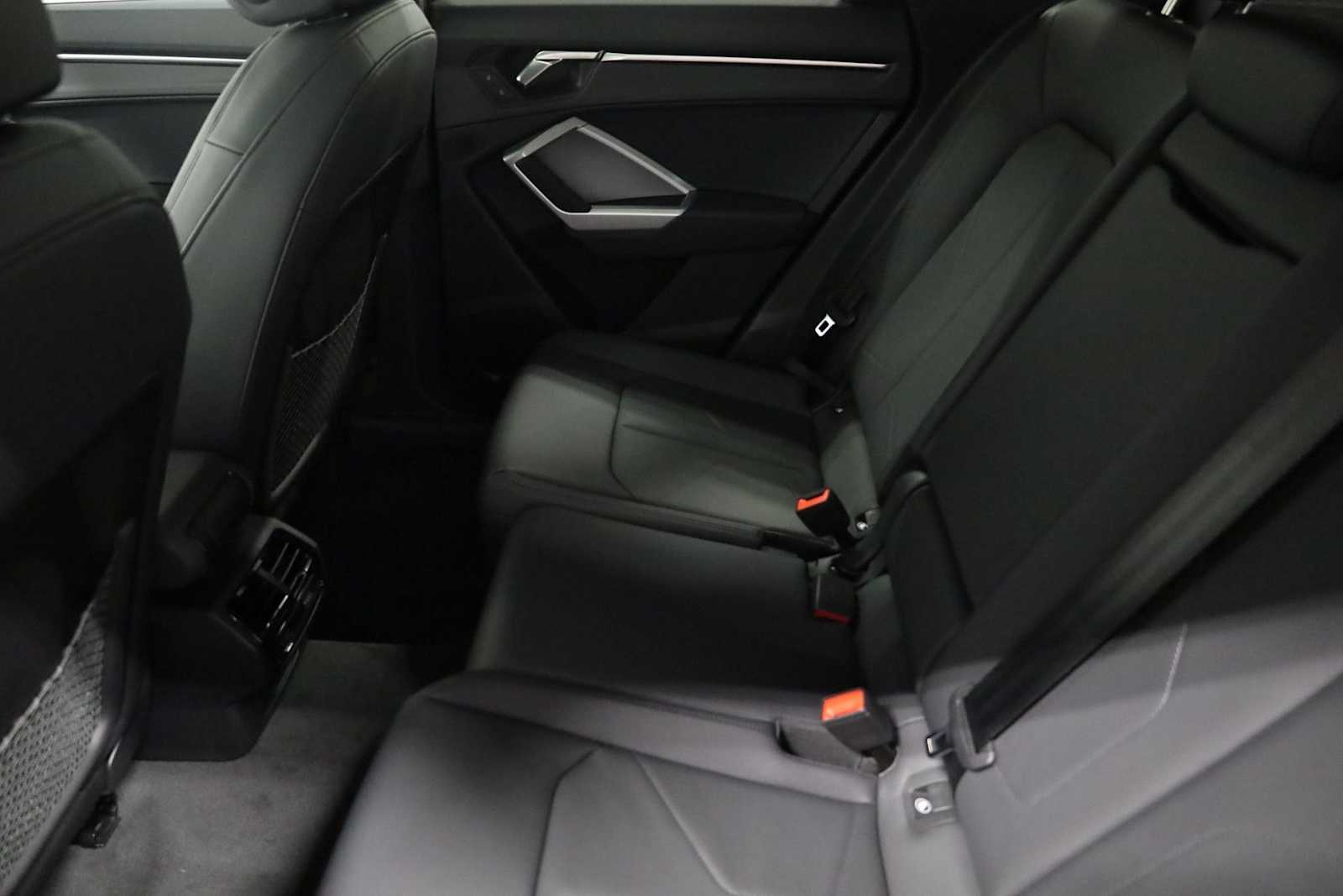 Thumbnail: 2025 Audi Q3 - 32