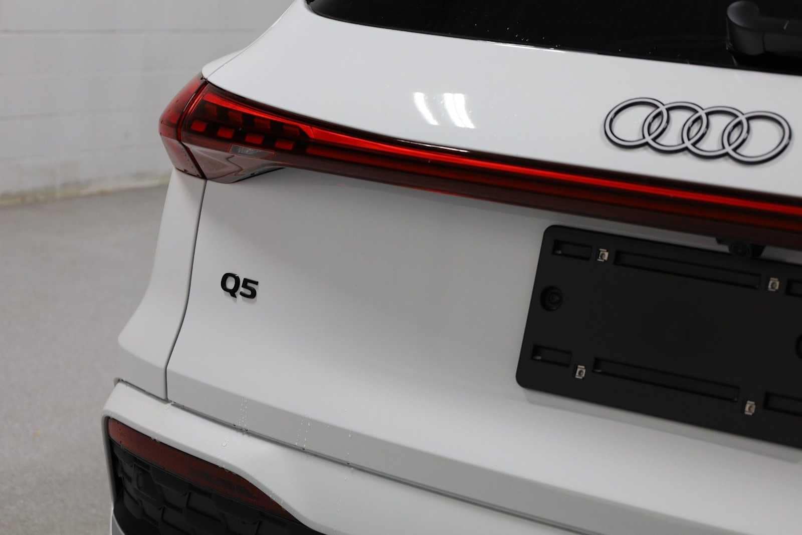 Thumbnail: 2025 Audi Q5 - 8