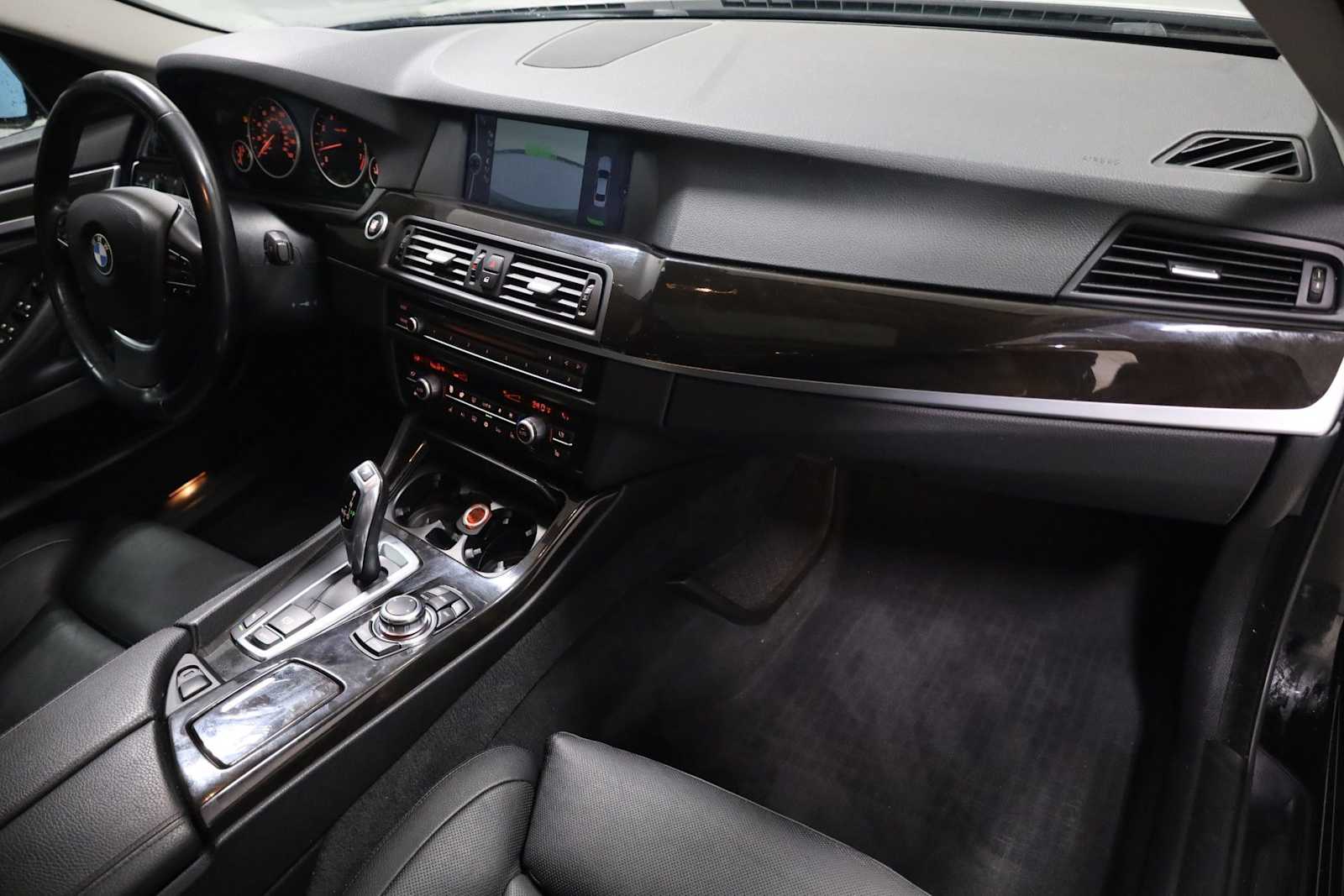 Thumbnail: 2011 BMW 5 Series - 6