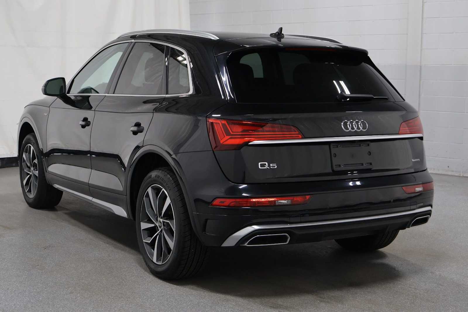 Thumbnail: 2023 Audi Q5 - 3