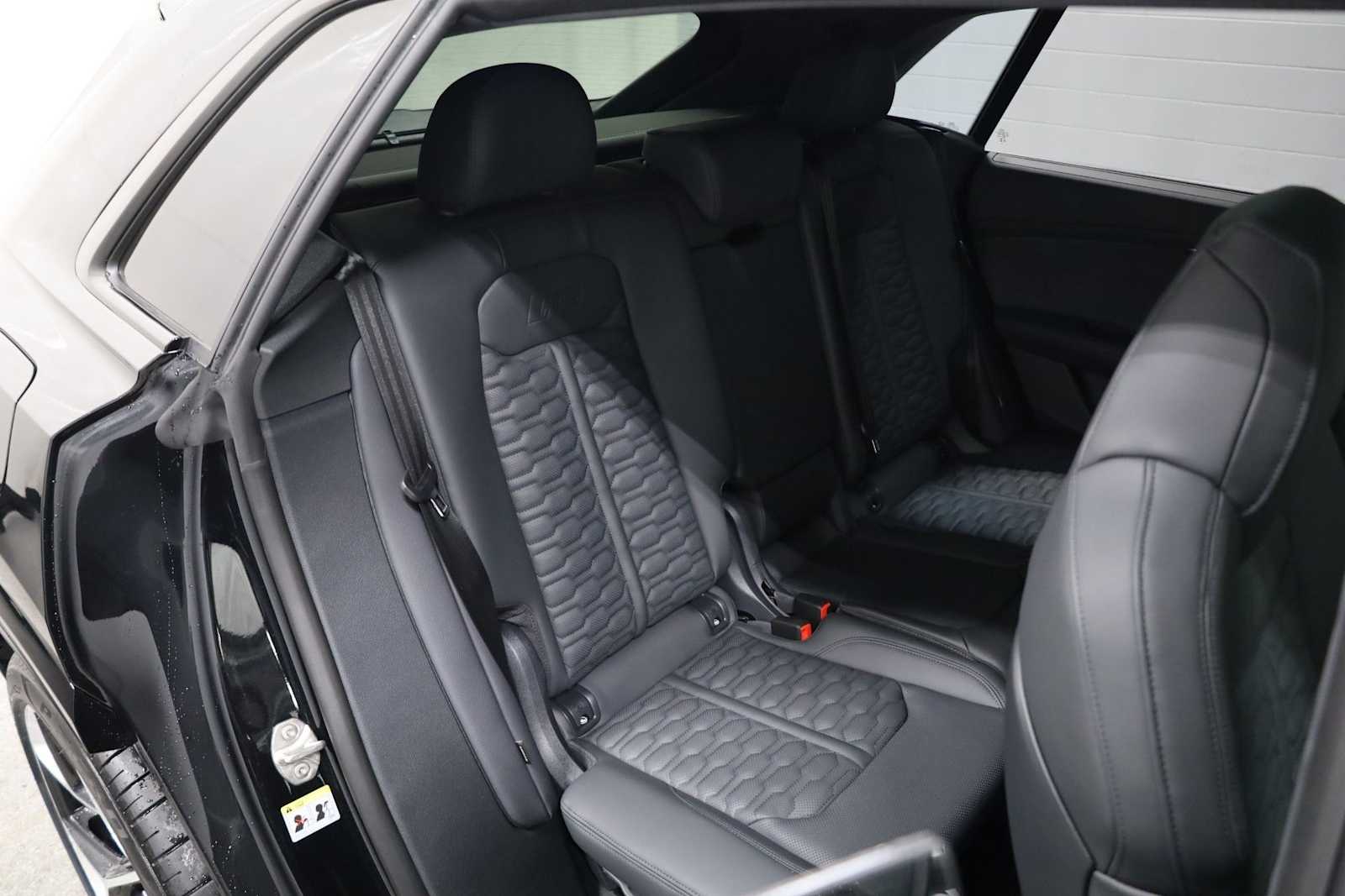 Thumbnail: 2026 Audi RS Q8 - 34