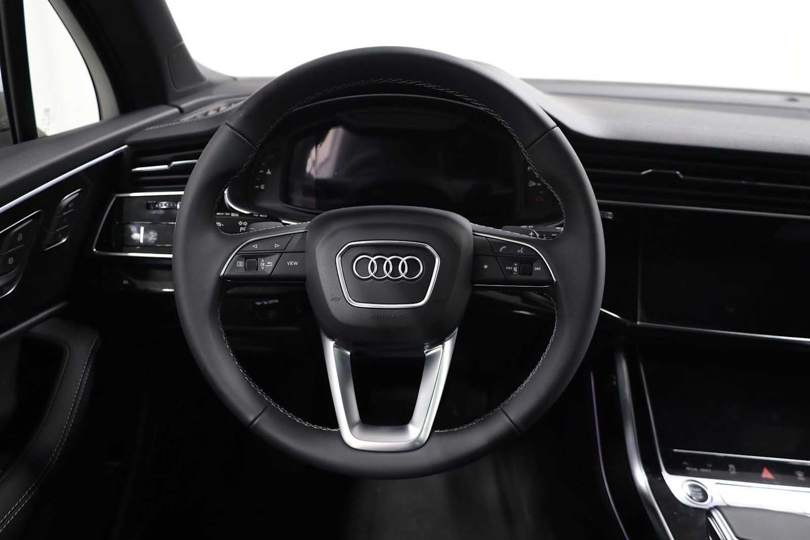 Thumbnail: 2026 Audi Q7 - 23