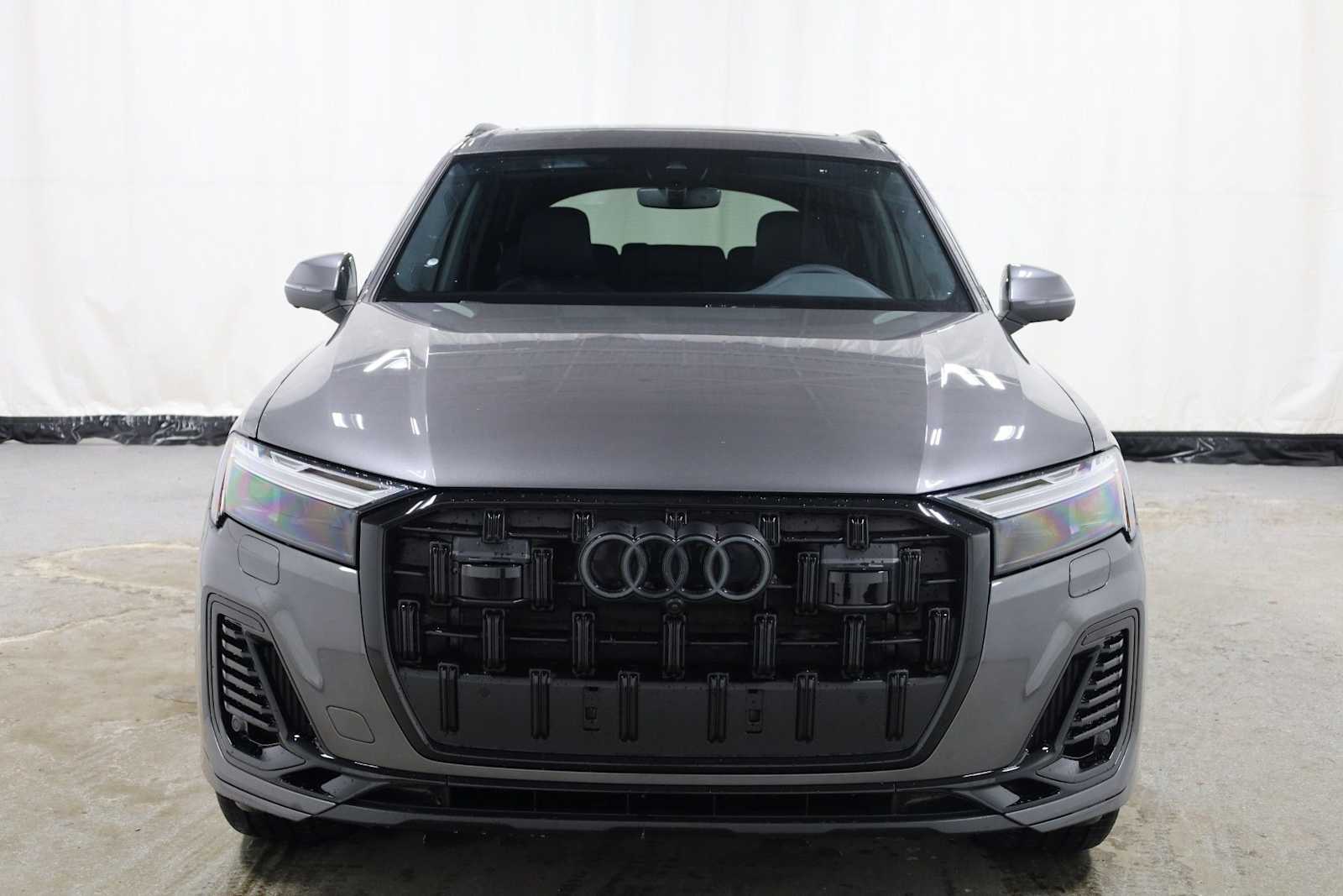 Thumbnail: 2026 Audi Q7 - 14