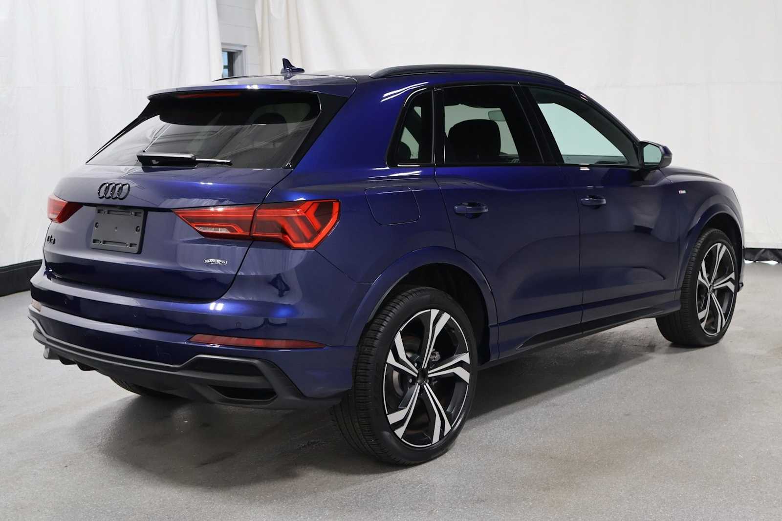 Thumbnail: 2023 Audi Q3 - 9