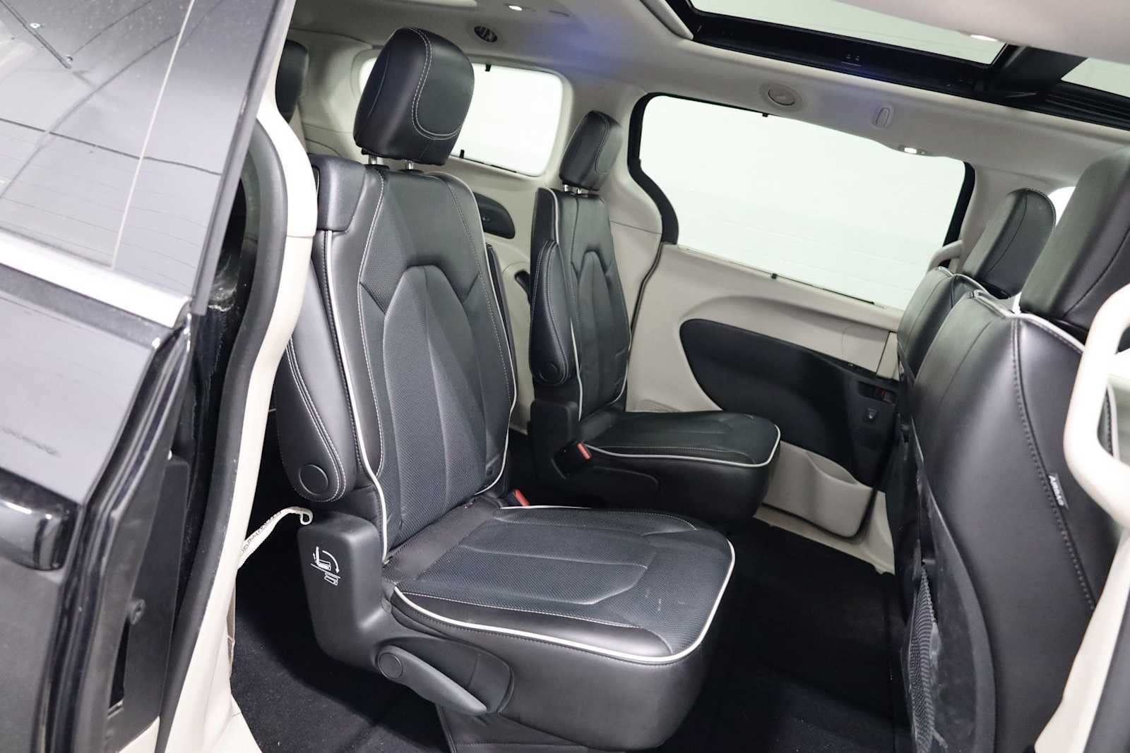 Thumbnail: 2021 Chrysler Pacifica - 33