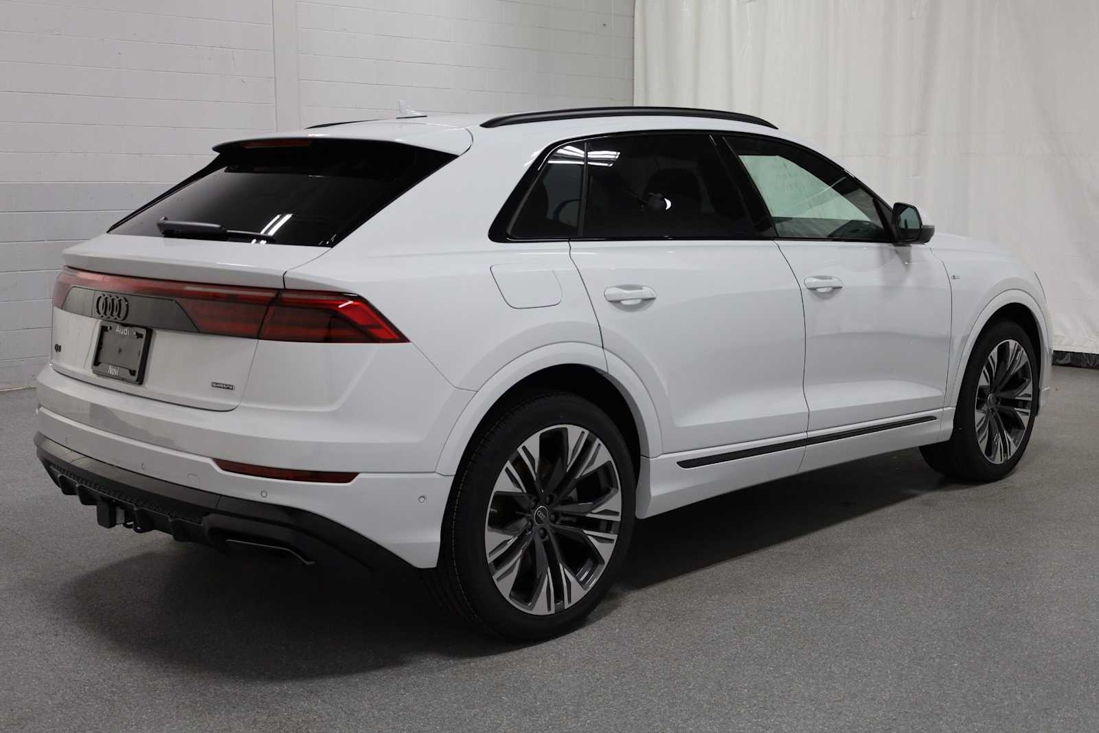 Thumbnail: 2026 Audi Q8 - 8