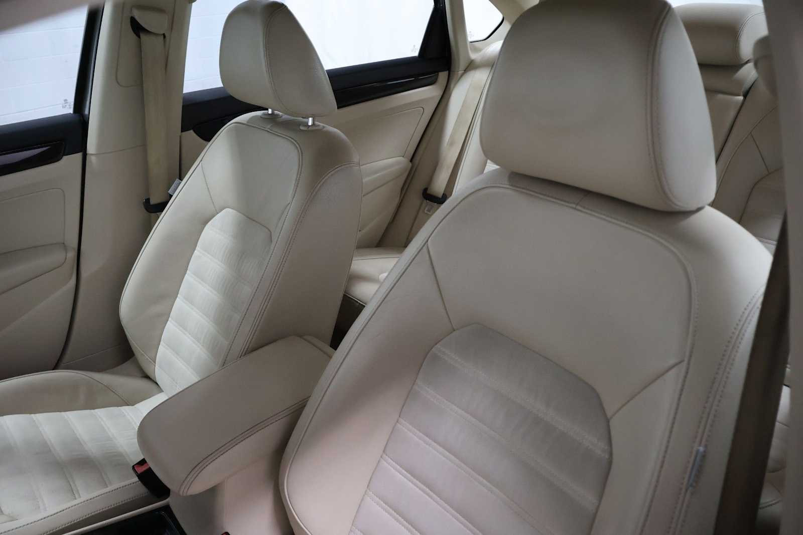 Thumbnail: 2015 Volkswagen Passat - 17