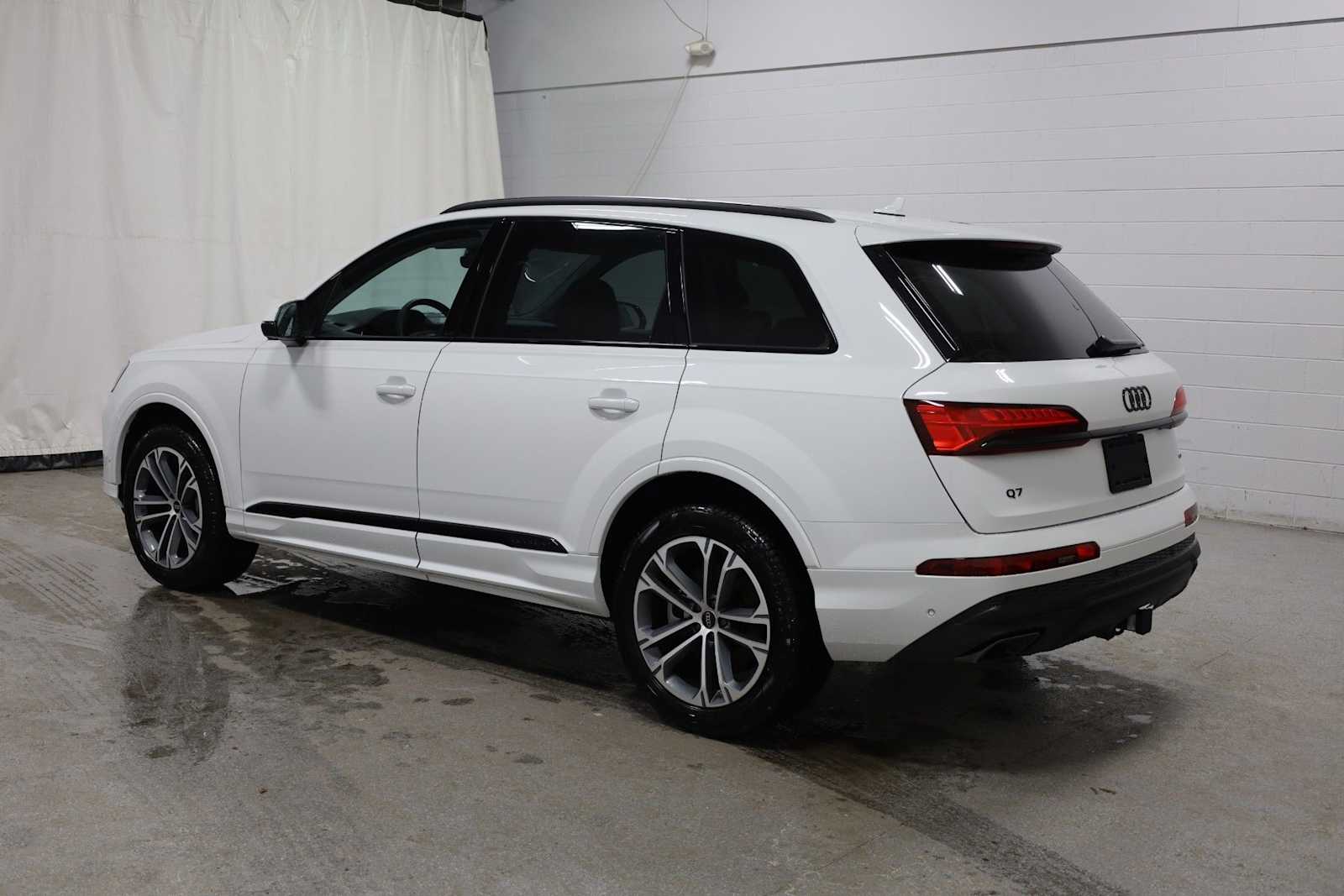 Thumbnail: 2026 Audi Q7 - 3