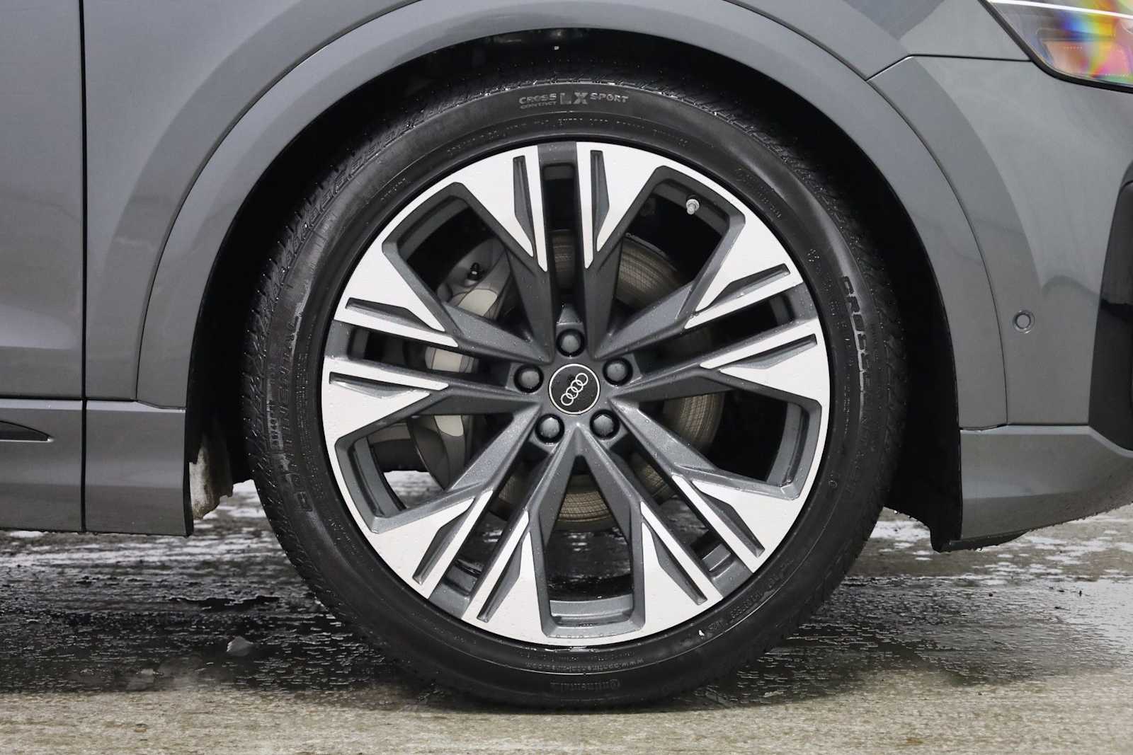 Thumbnail: 2026 Audi Q8 - 12