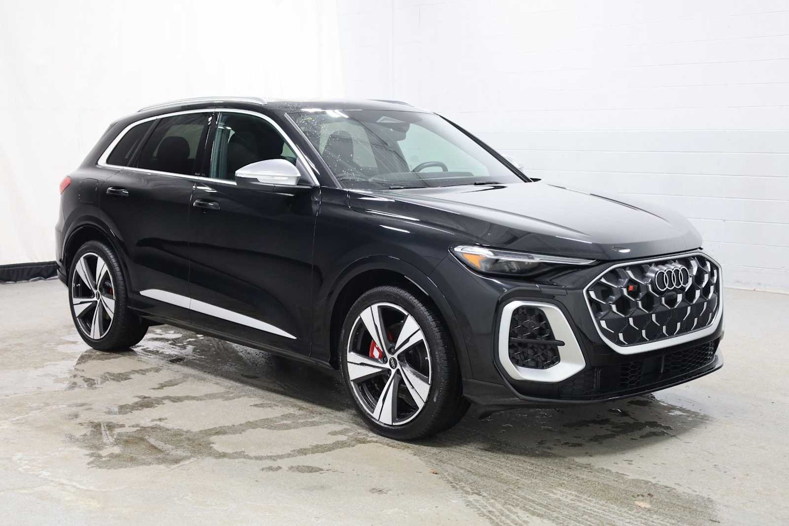 Thumbnail: 2025 Audi SQ5 - 13