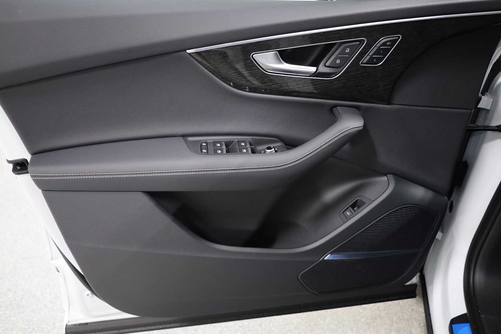 Thumbnail: 2026 Audi Q7 - 16