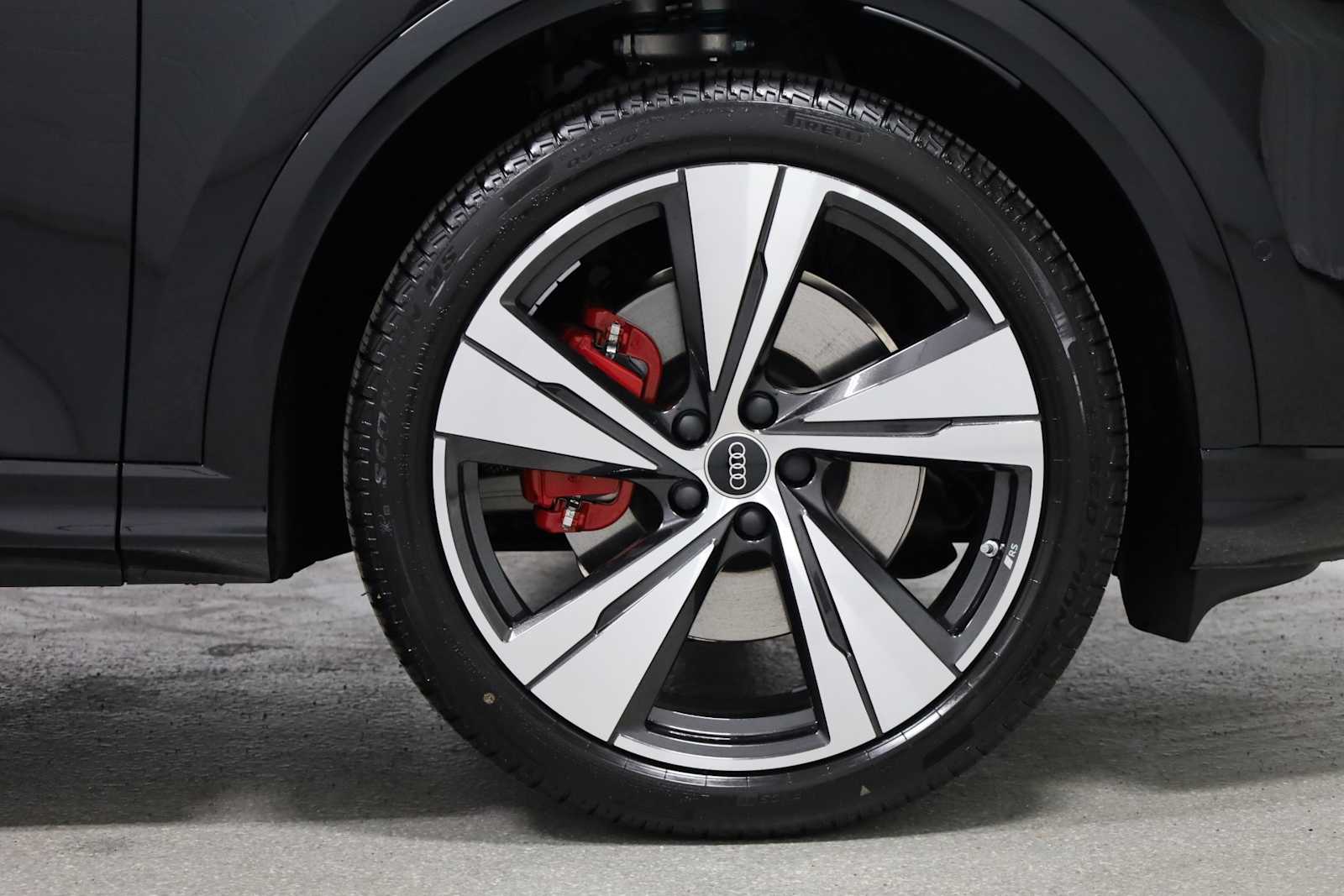 Thumbnail: 2025 Audi SQ5 - 12