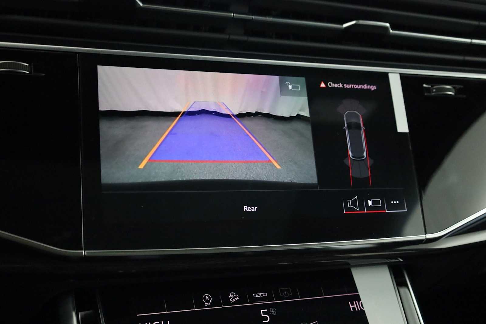 Thumbnail: 2026 Audi Q7 - 32