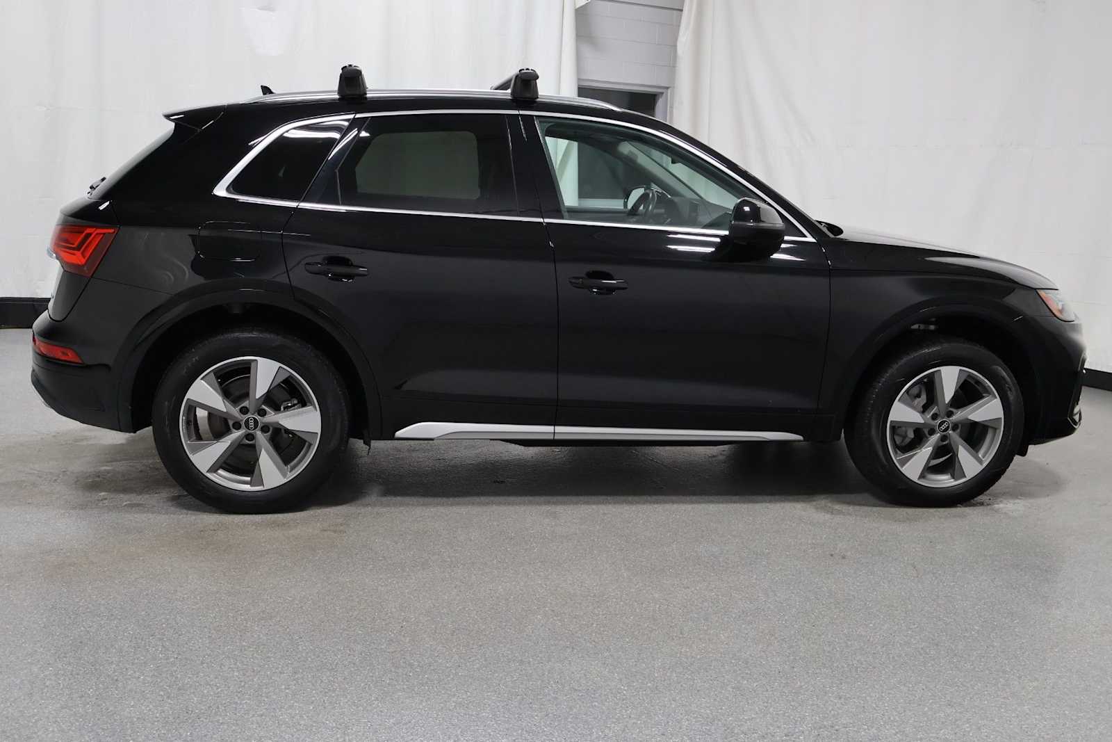 Thumbnail: 2023 Audi Q5 - 10
