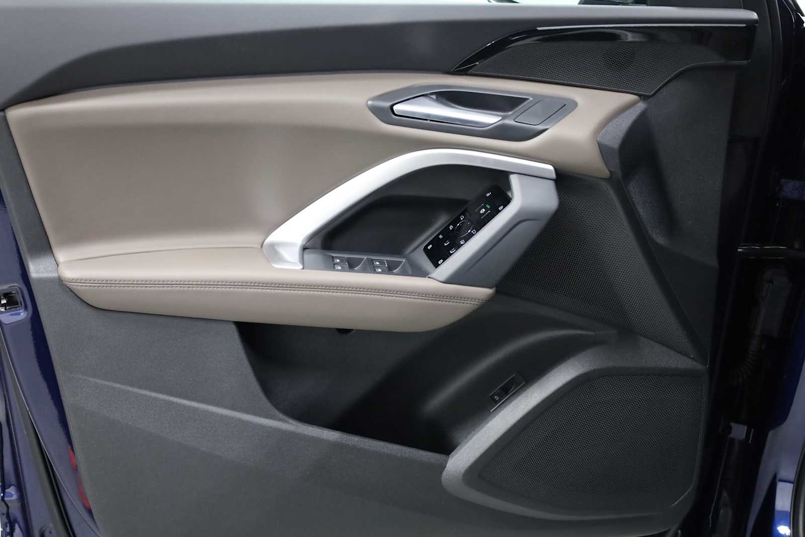 Thumbnail: 2025 Audi Q5 - 16