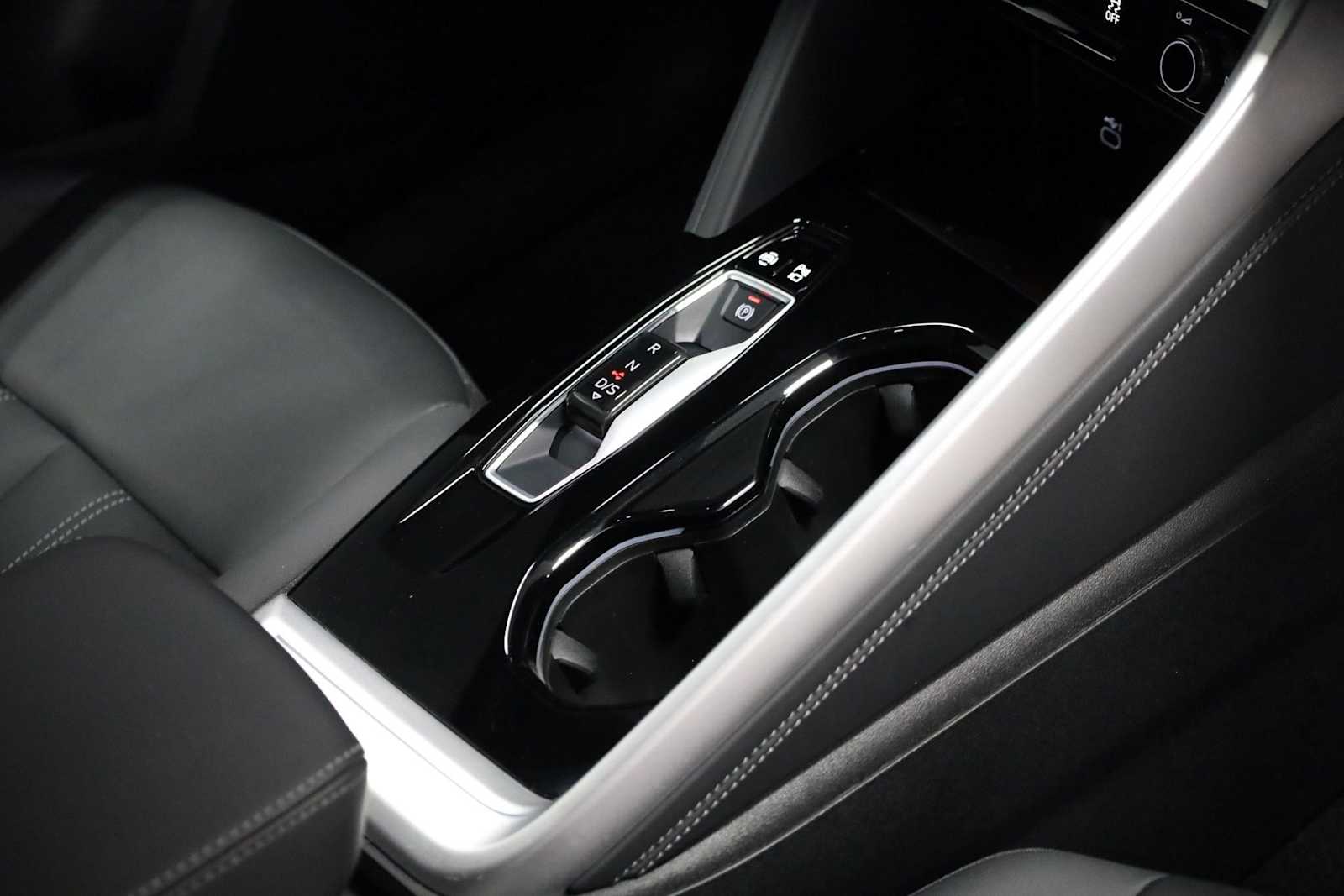 Thumbnail: 2025 Audi Q5 - 20