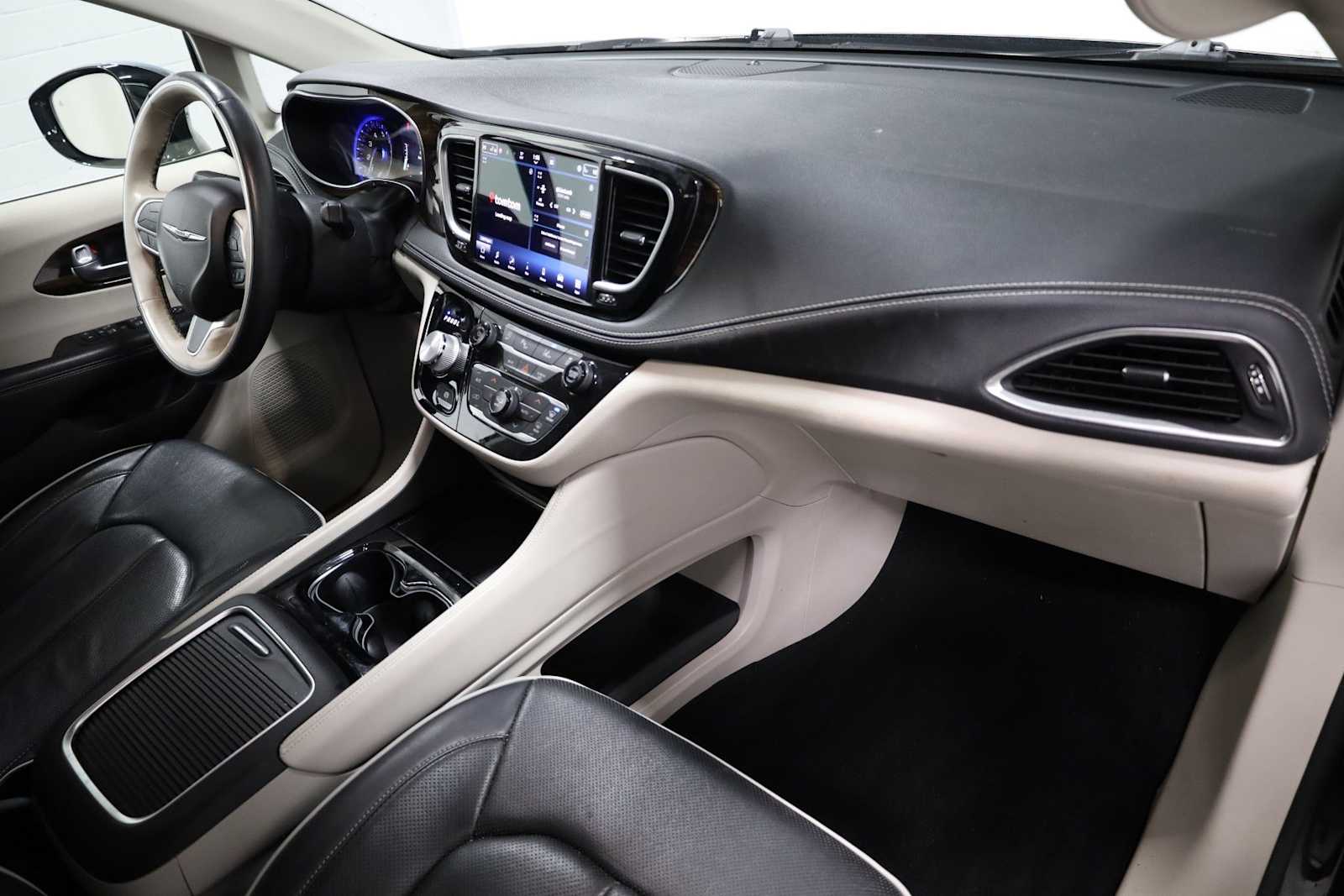 Thumbnail: 2021 Chrysler Pacifica - 6