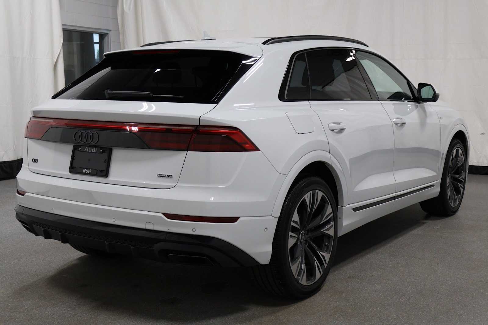 Thumbnail: 2025 Audi Q8 - 9