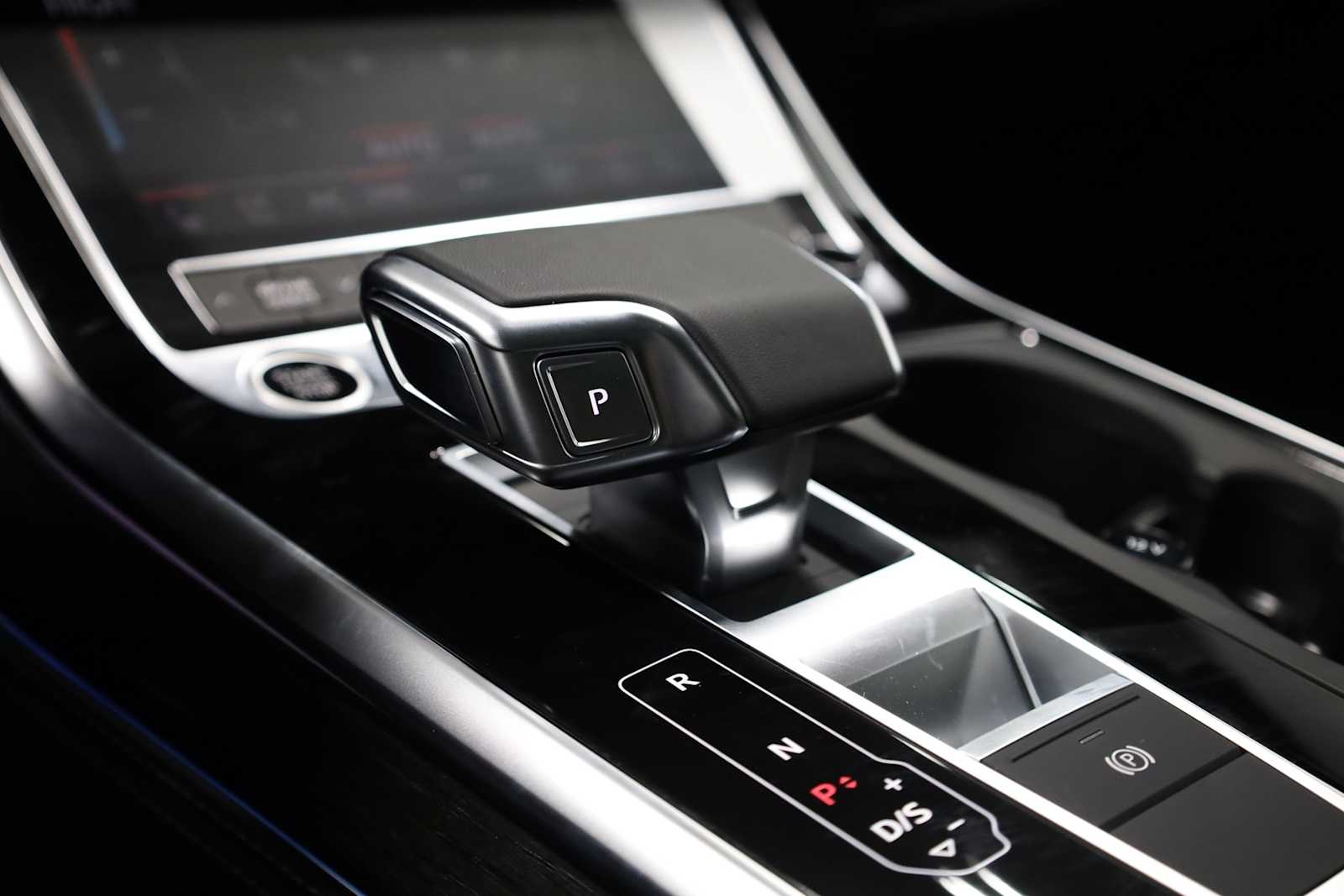 Thumbnail: 2025 Audi Q8 - 23