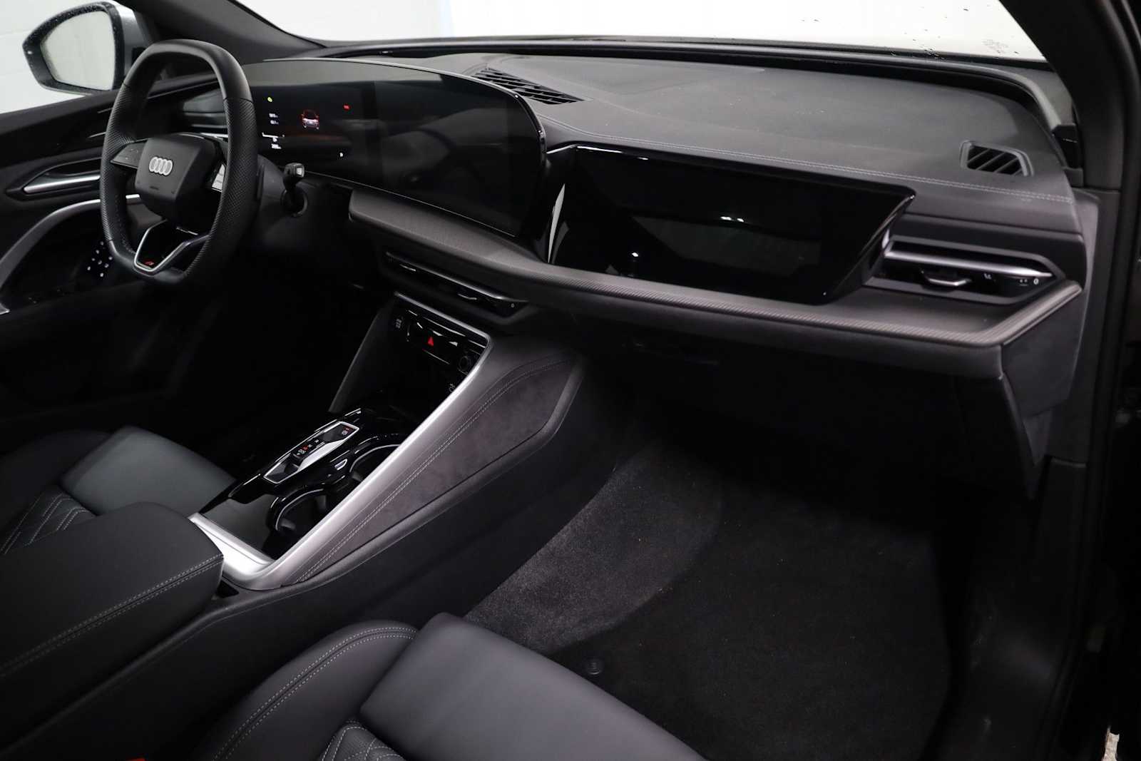 Thumbnail: 2025 Audi SQ5 - 6