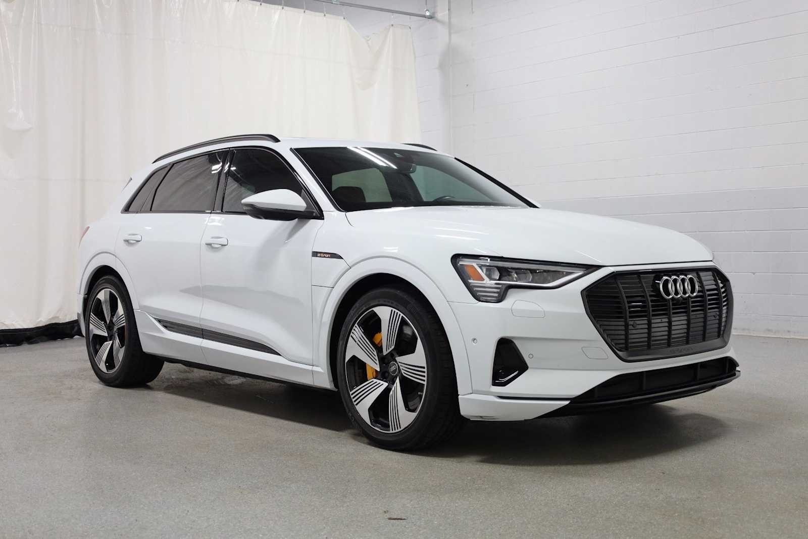 Thumbnail: 2023 Audi e-tron - 13