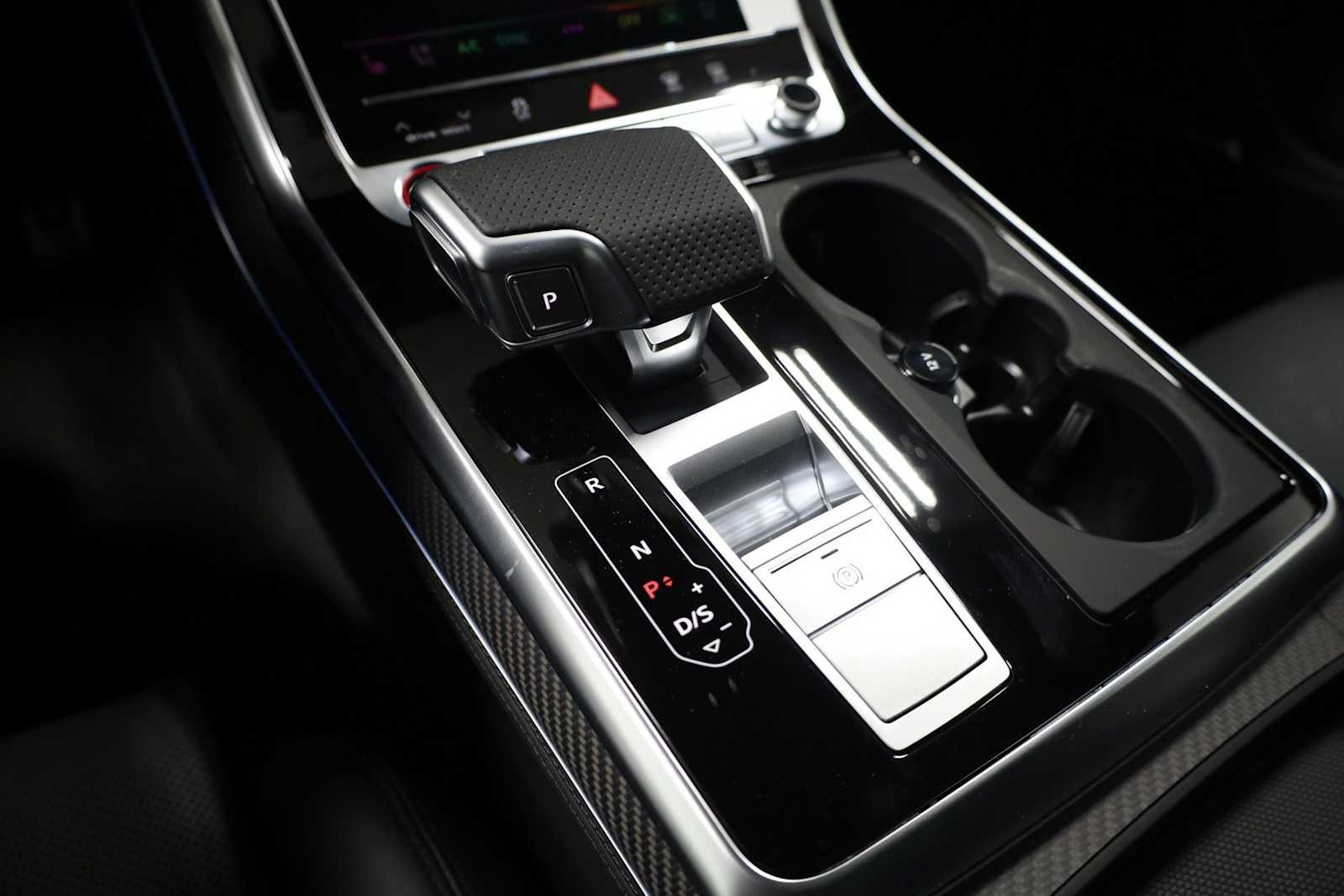 Thumbnail: 2026 Audi RS Q8 - 27
