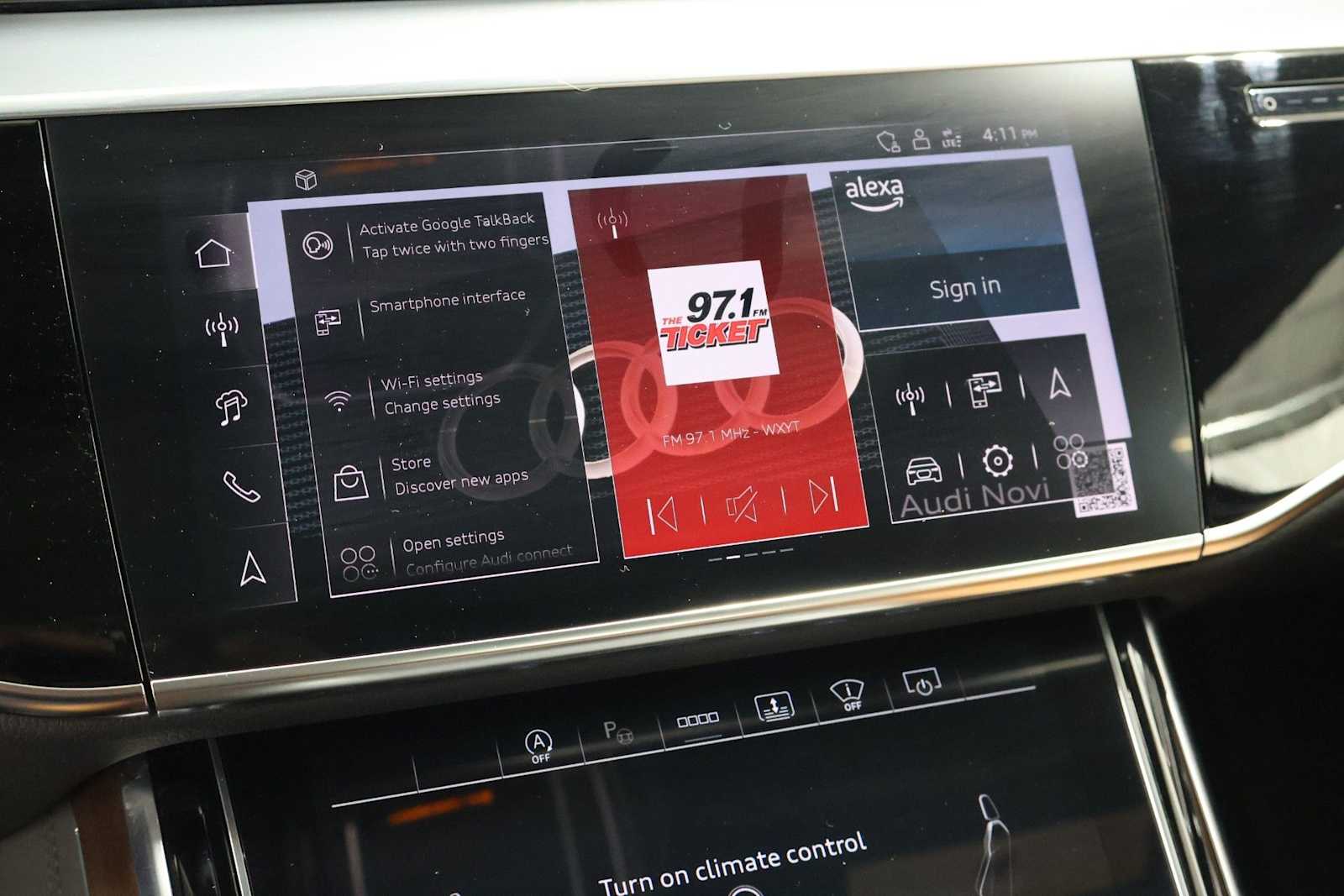 Thumbnail: 2025 Audi A8 - 30