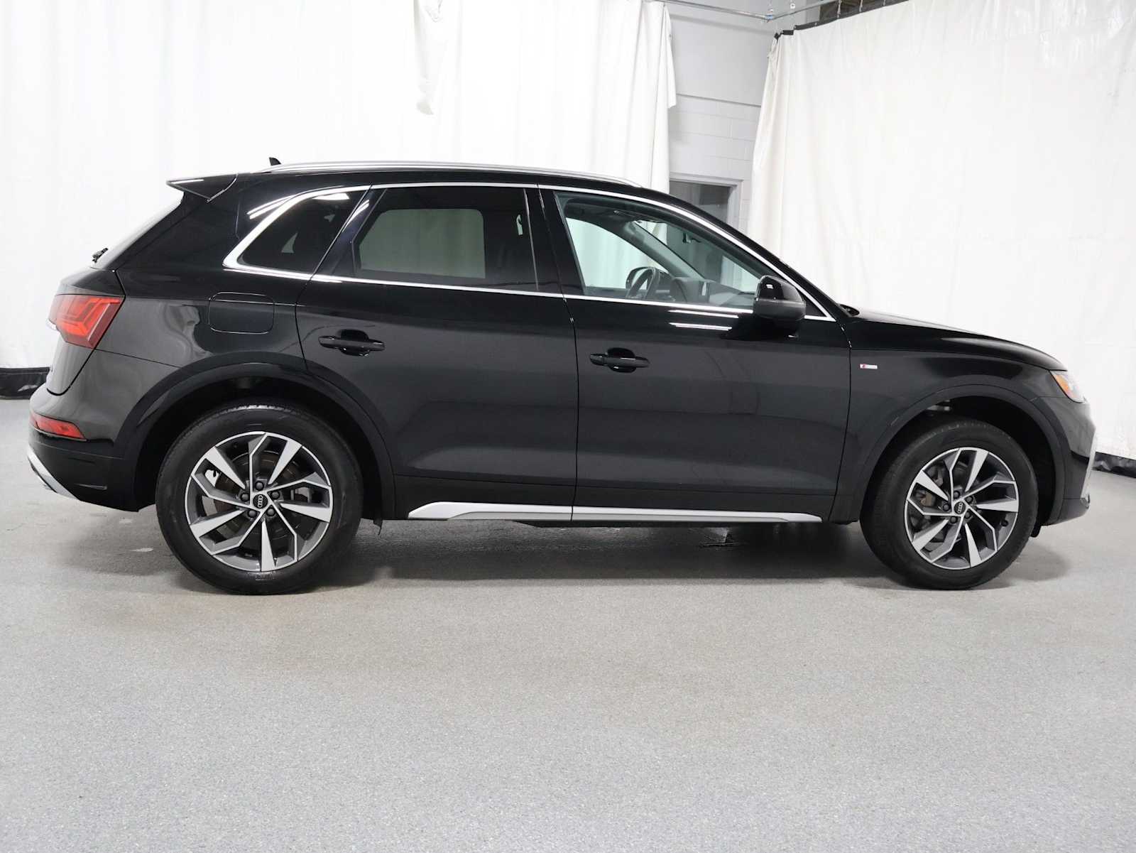 Thumbnail: 2023 Audi Q5 - 10