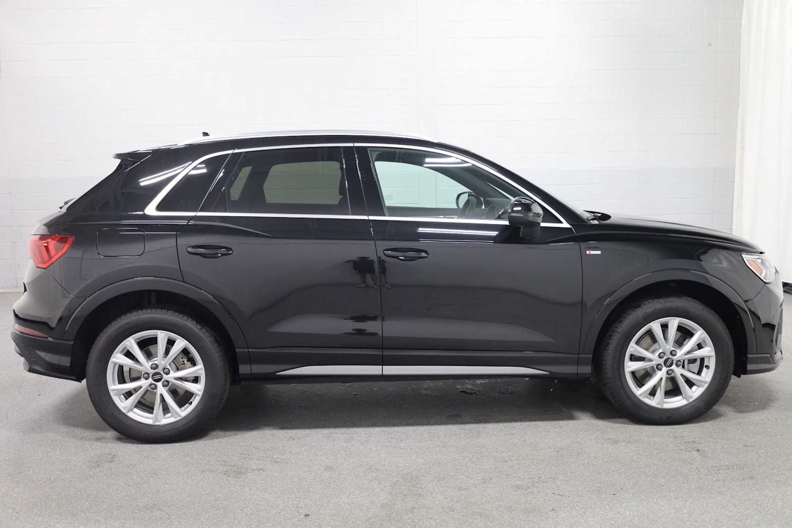 Thumbnail: 2025 Audi Q3 - 10