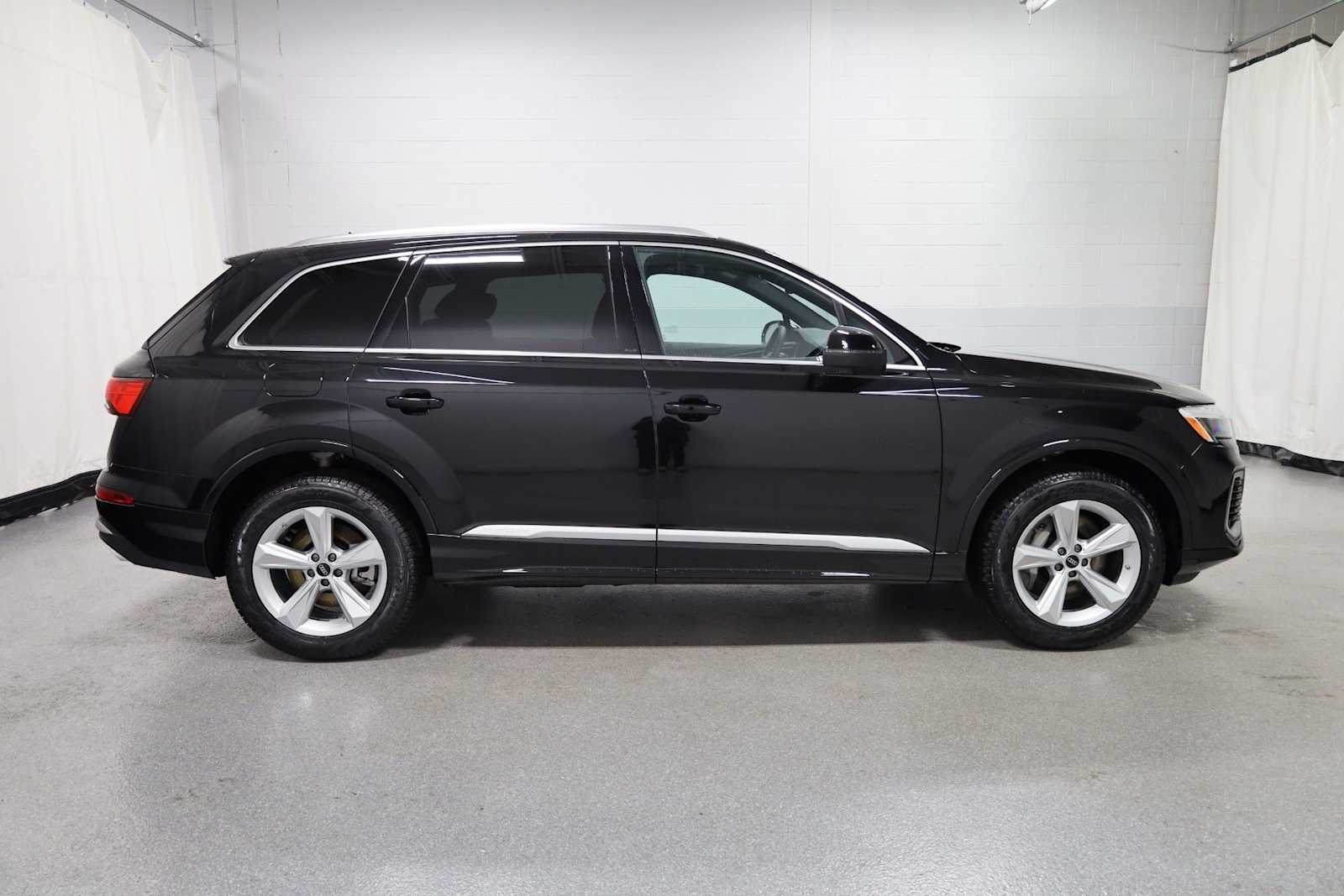 Thumbnail: 2026 Audi Q7 - 10