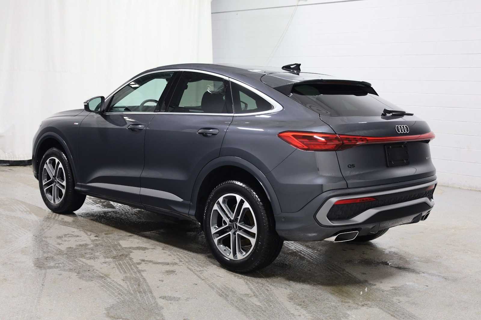 Thumbnail: 2025 Audi Q5 - 3