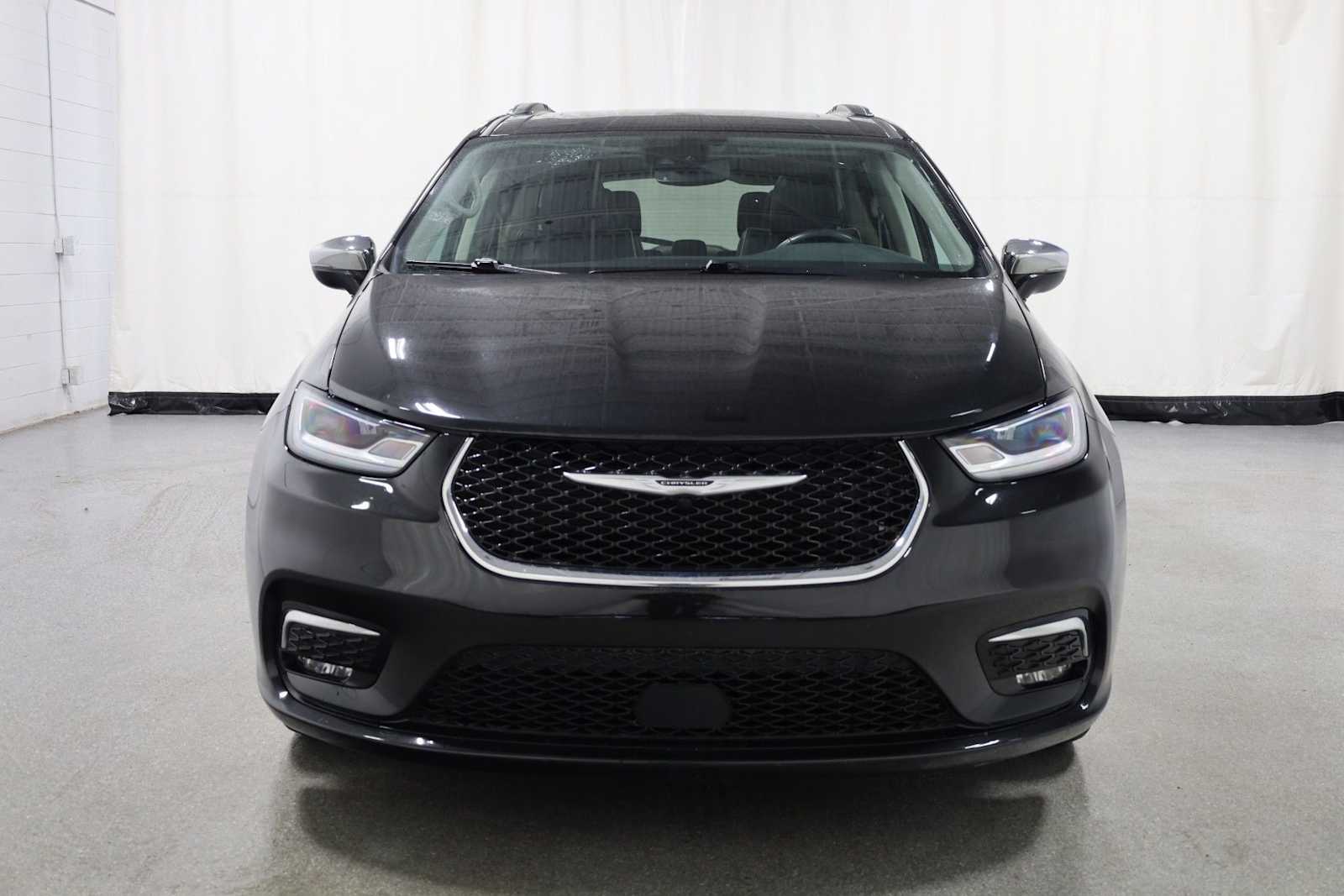 Thumbnail: 2021 Chrysler Pacifica - 14