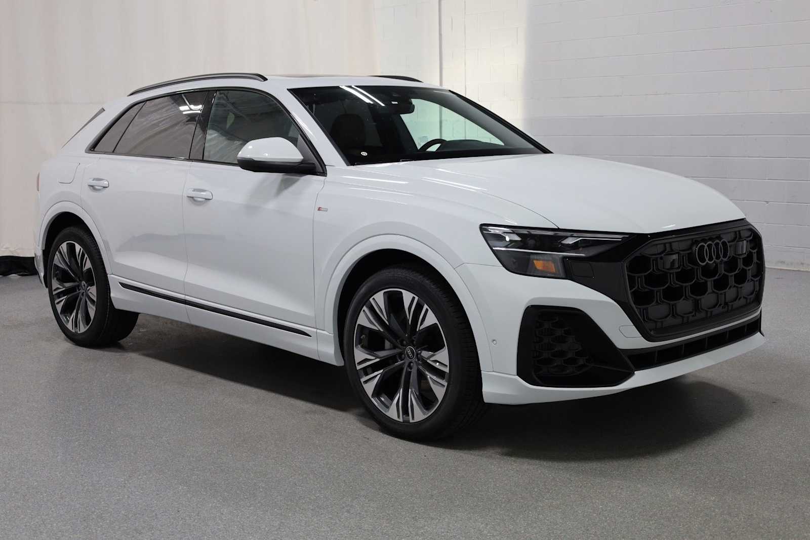 Thumbnail: 2026 Audi Q8 - 12