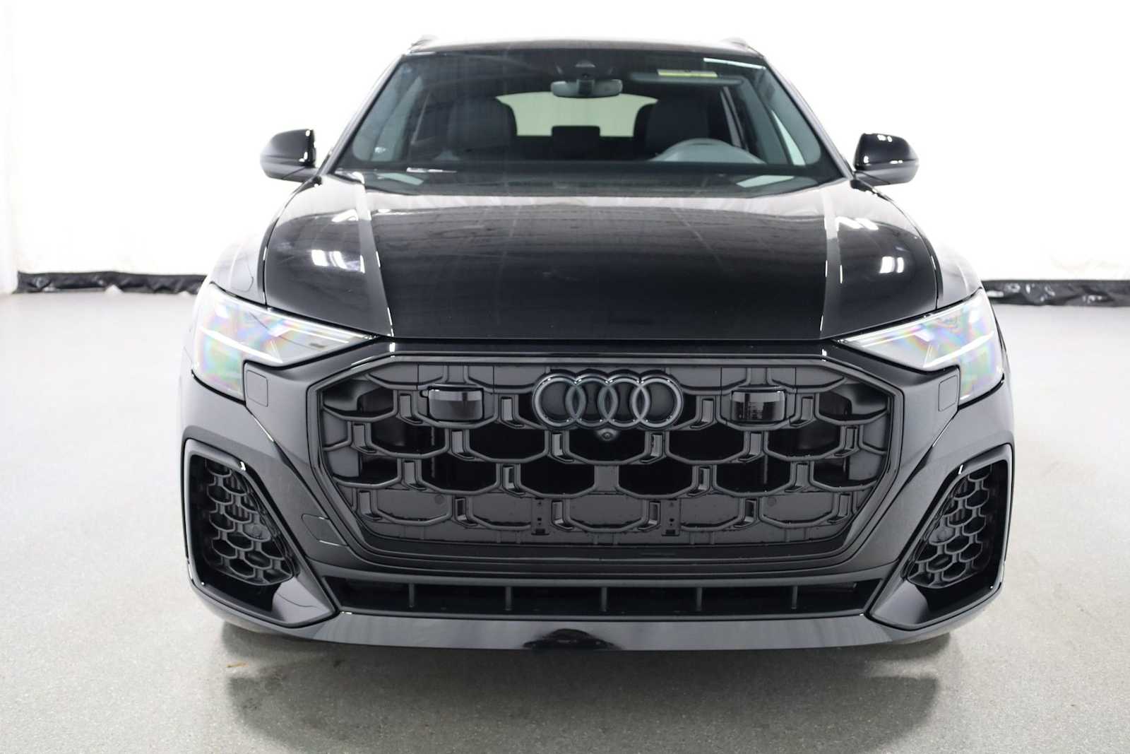 Thumbnail: 2026 Audi Q8 - 14