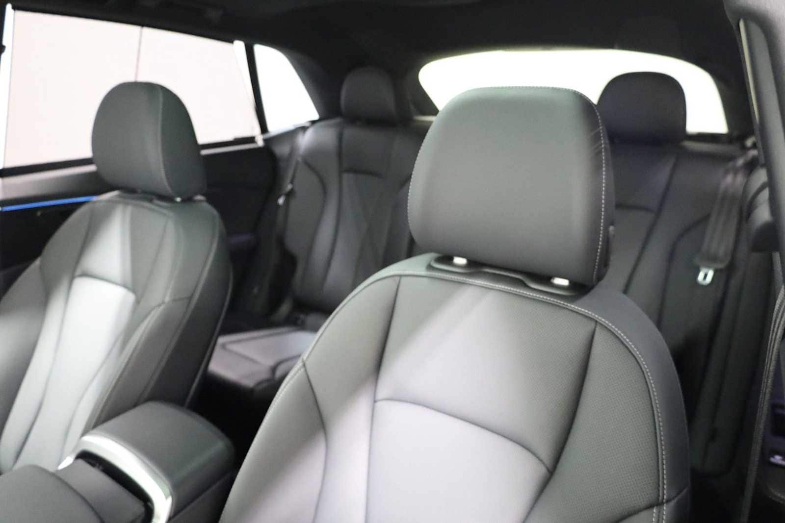 Thumbnail: 2026 Audi Q8 - 18