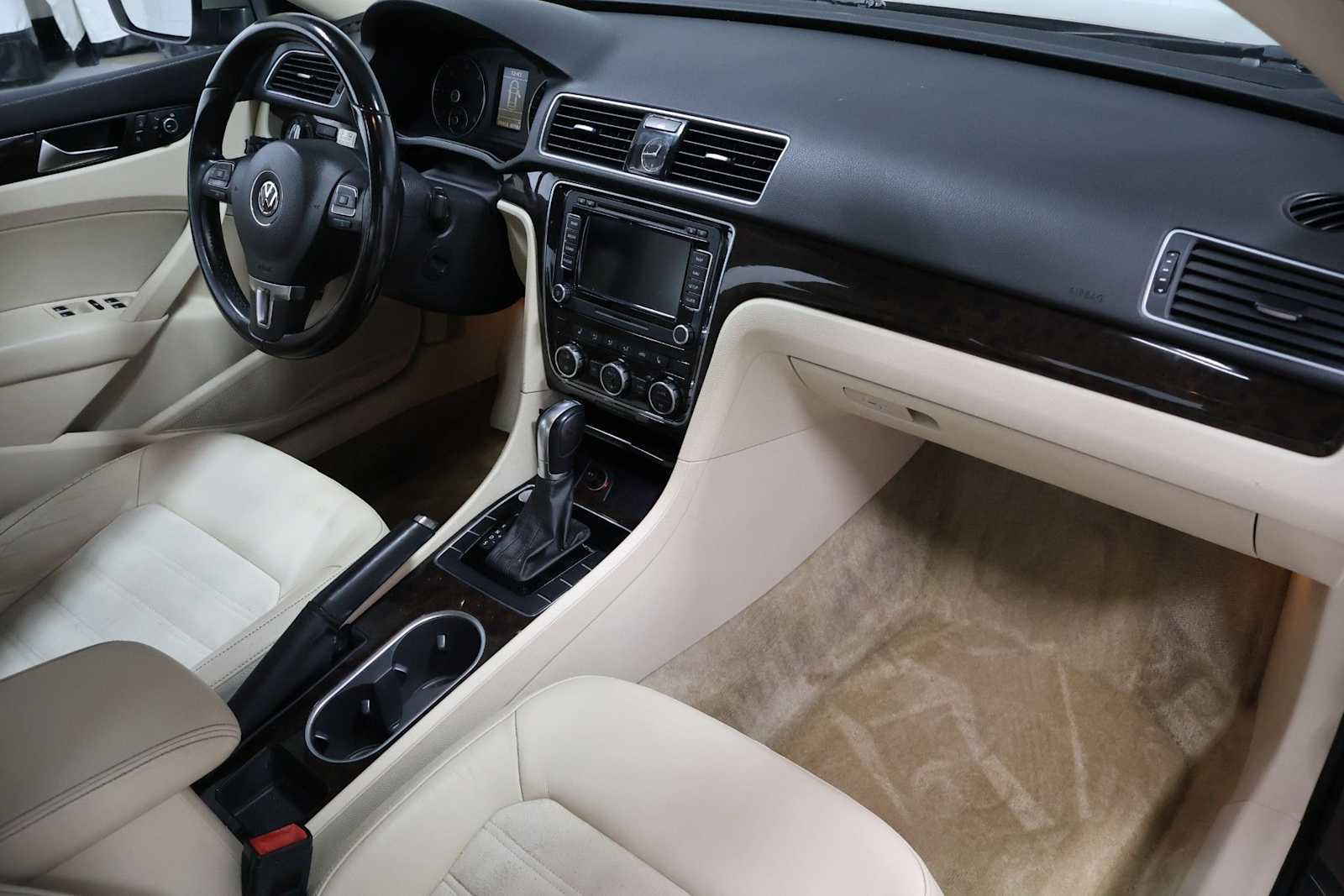 Thumbnail: 2015 Volkswagen Passat - 6