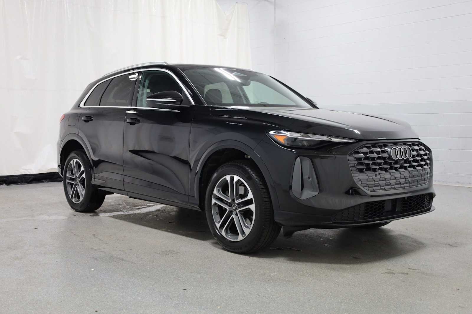 Thumbnail: 2025 Audi Q5 - 13