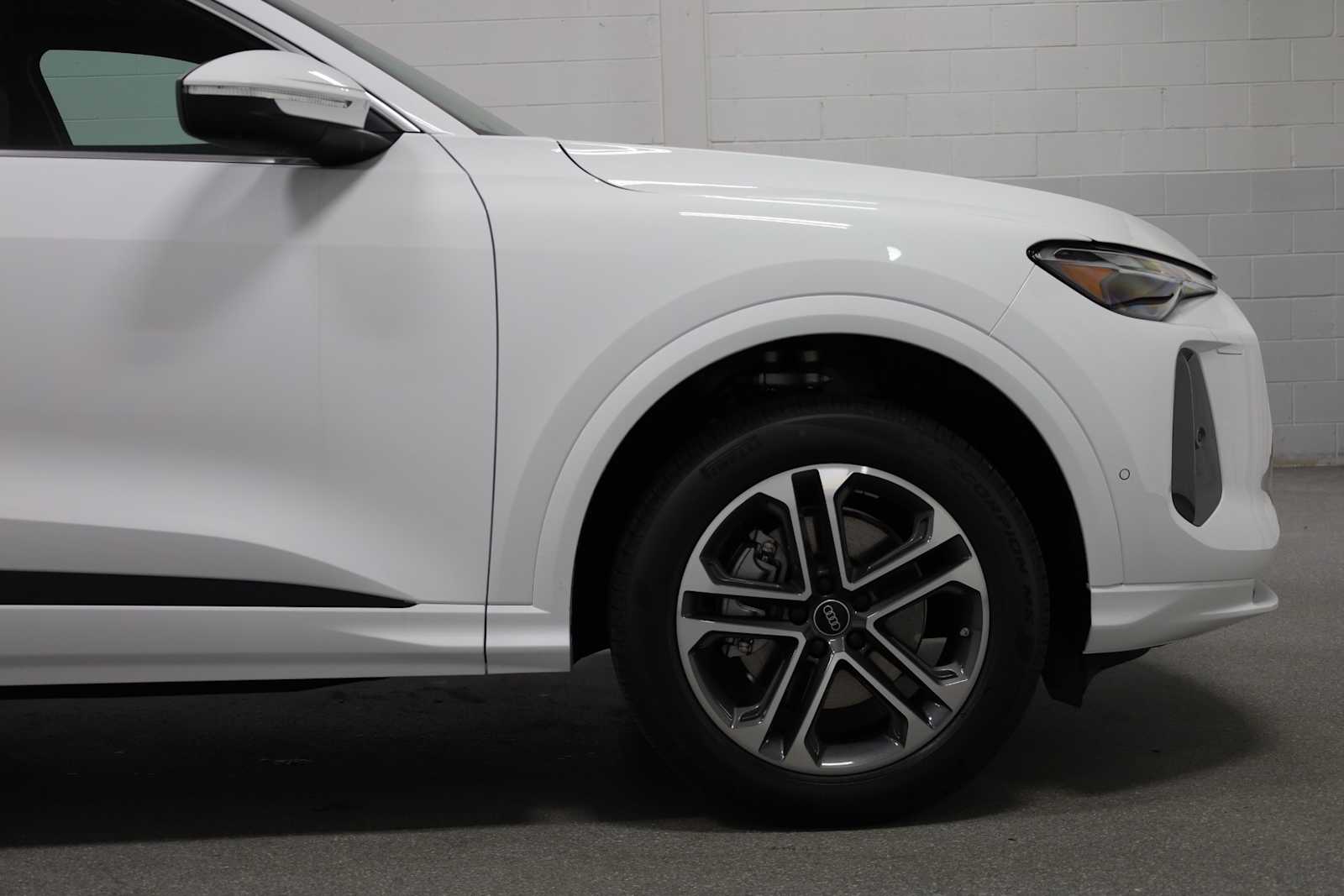 Thumbnail: 2025 Audi Q5 - 10