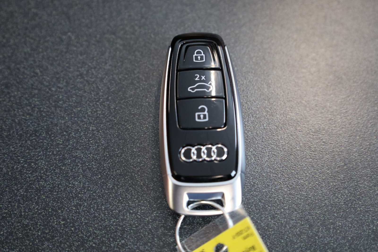 Thumbnail: 2026 Audi Q8 - 40