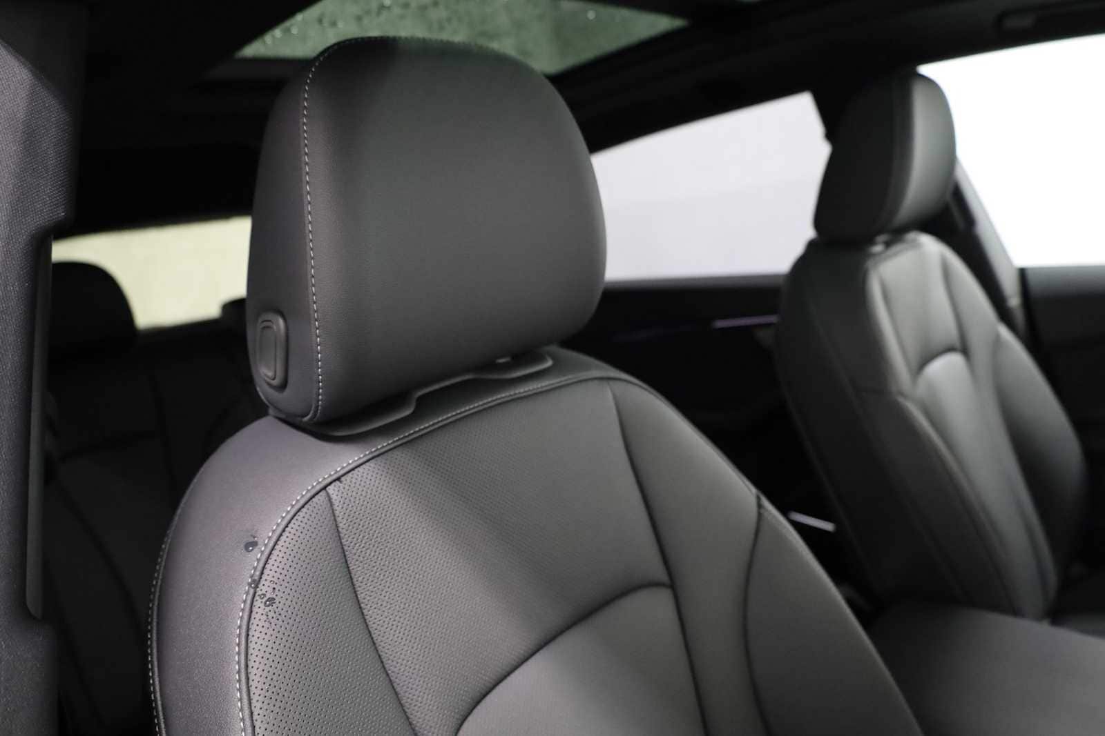 Thumbnail: 2026 Audi Q8 - 21