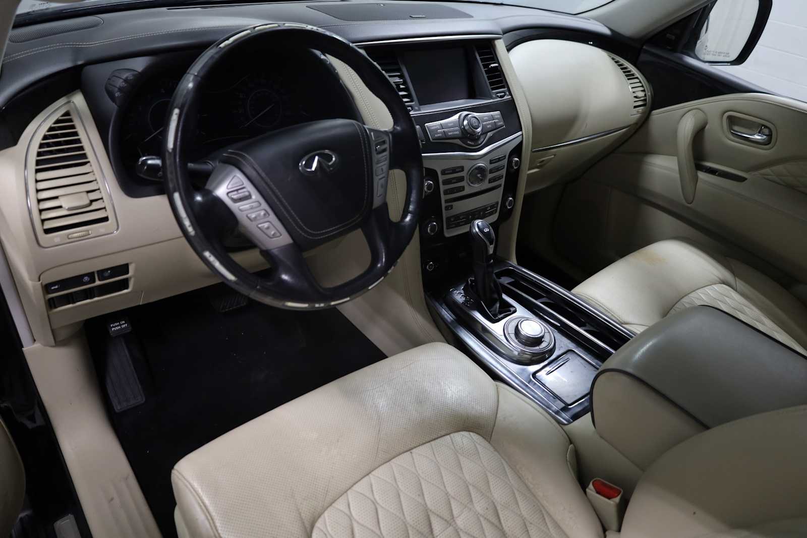 2019 Infiniti QX80 Luxe photo 4