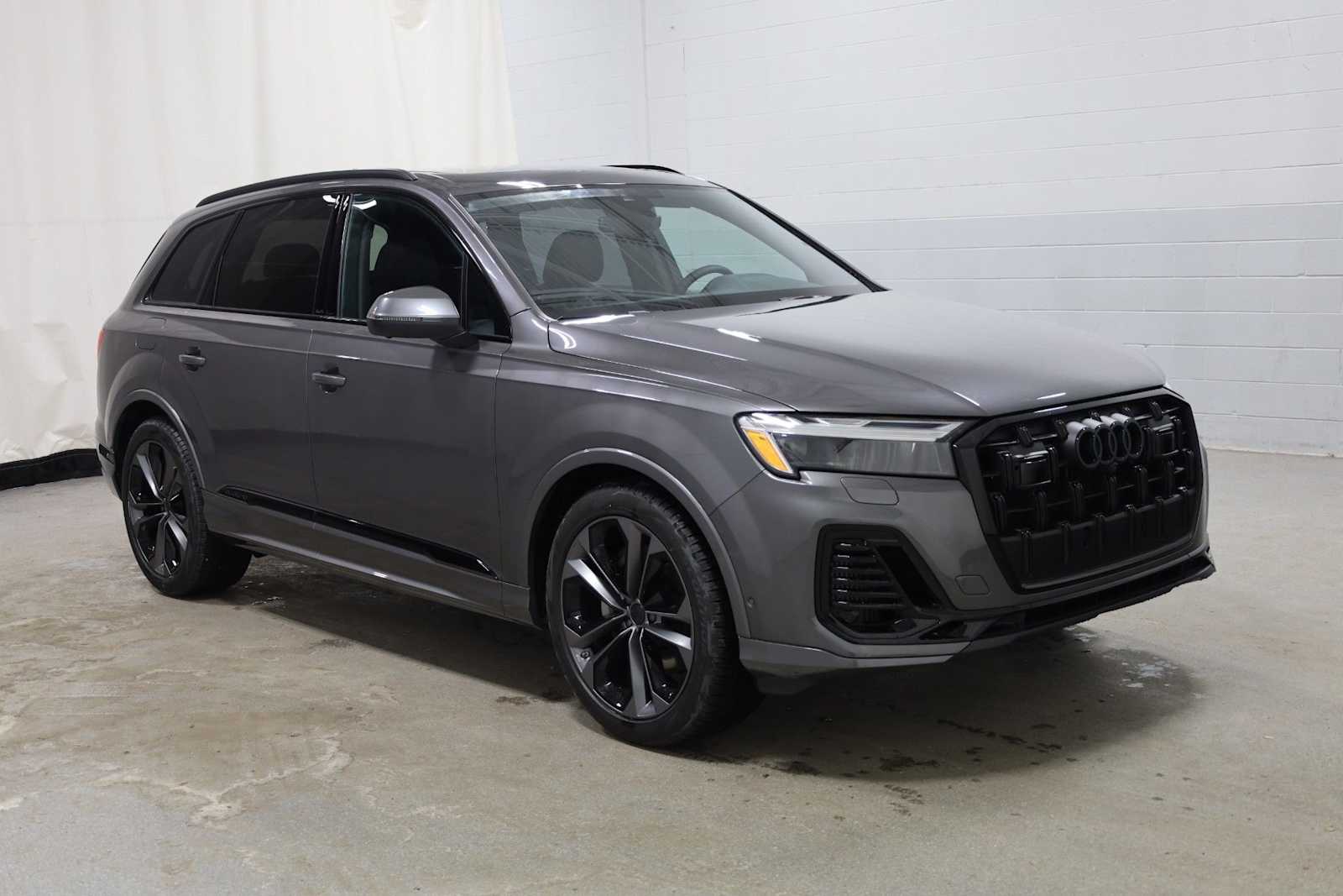 Thumbnail: 2026 Audi Q7 - 13