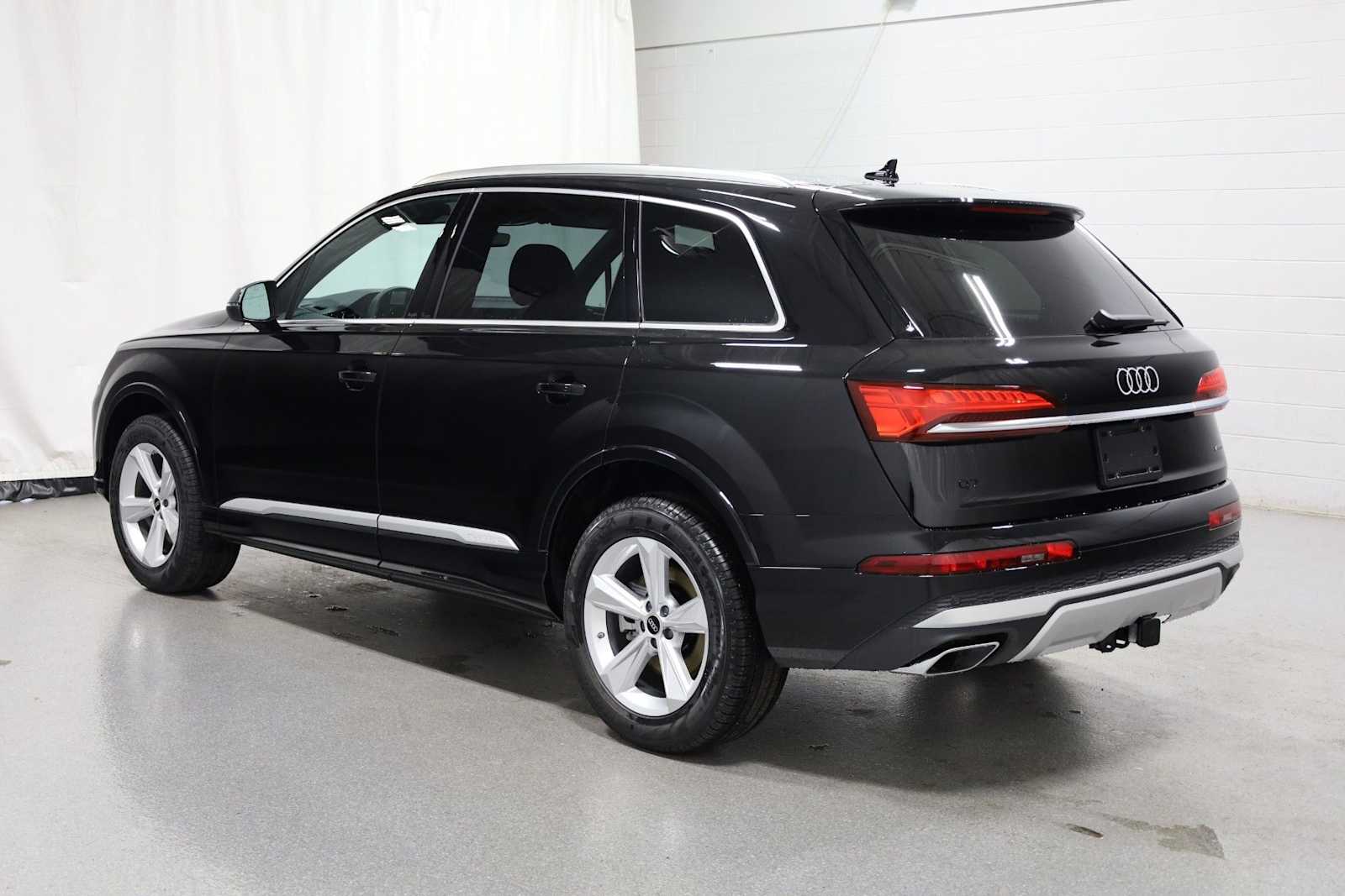 Thumbnail: 2026 Audi Q7 - 3