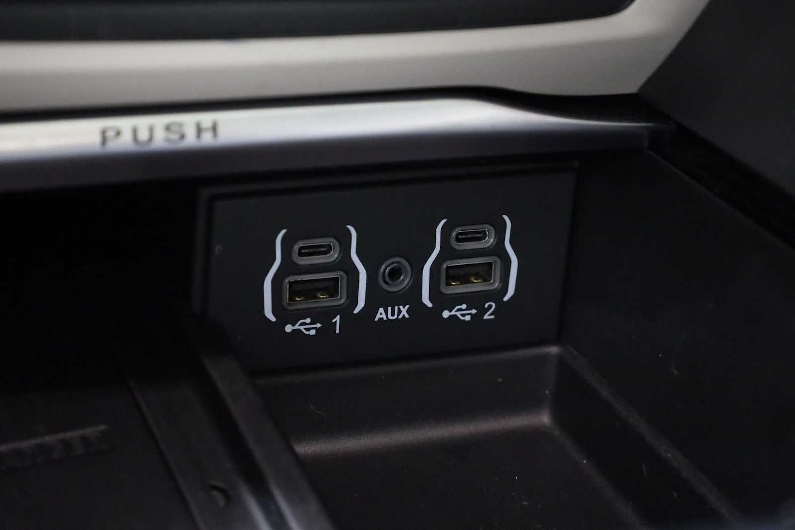 Thumbnail: 2021 Chrysler Pacifica - 31