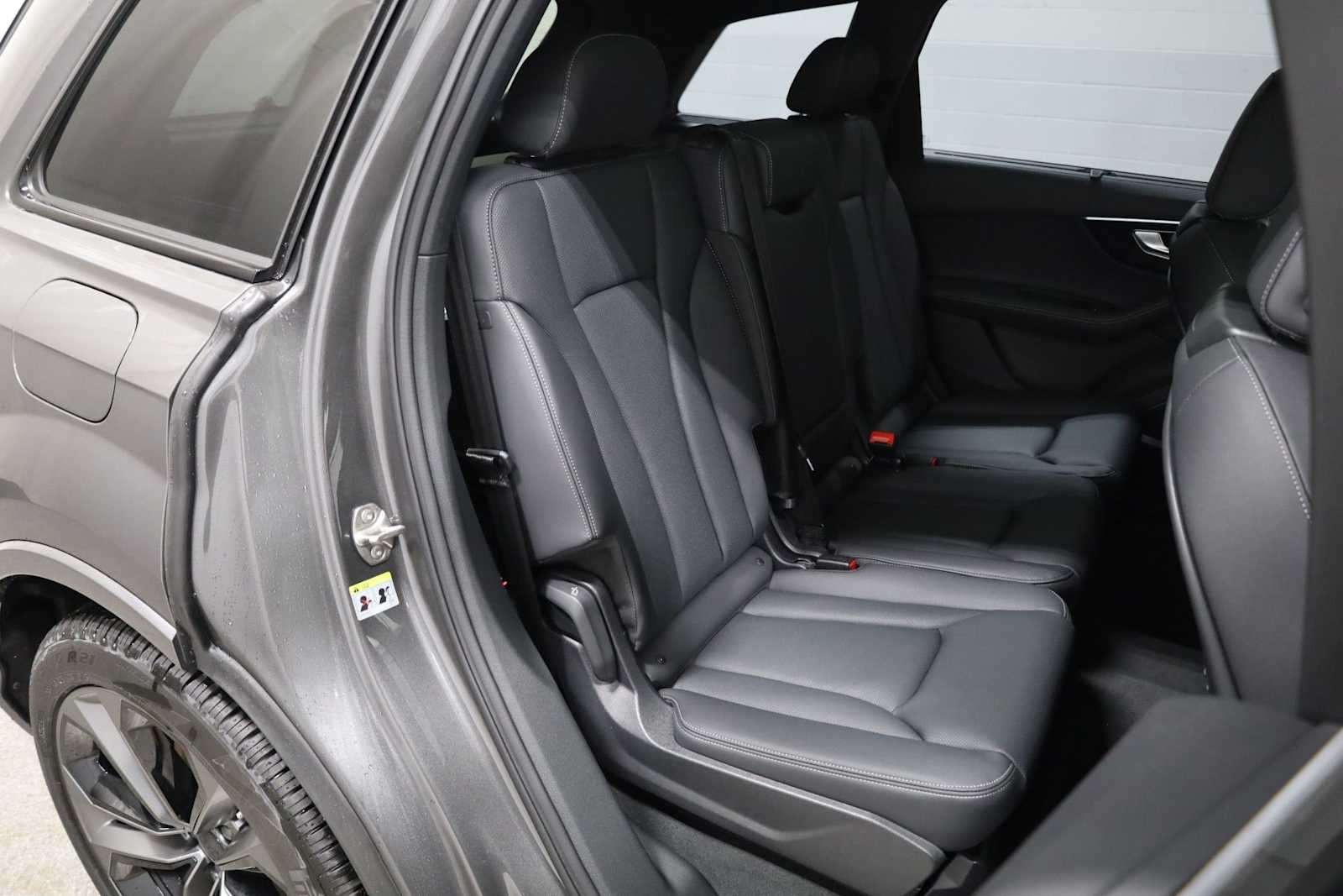 Thumbnail: 2026 Audi Q7 - 31