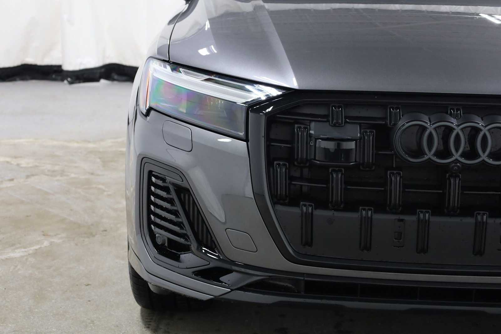 Thumbnail: 2026 Audi Q7 - 15