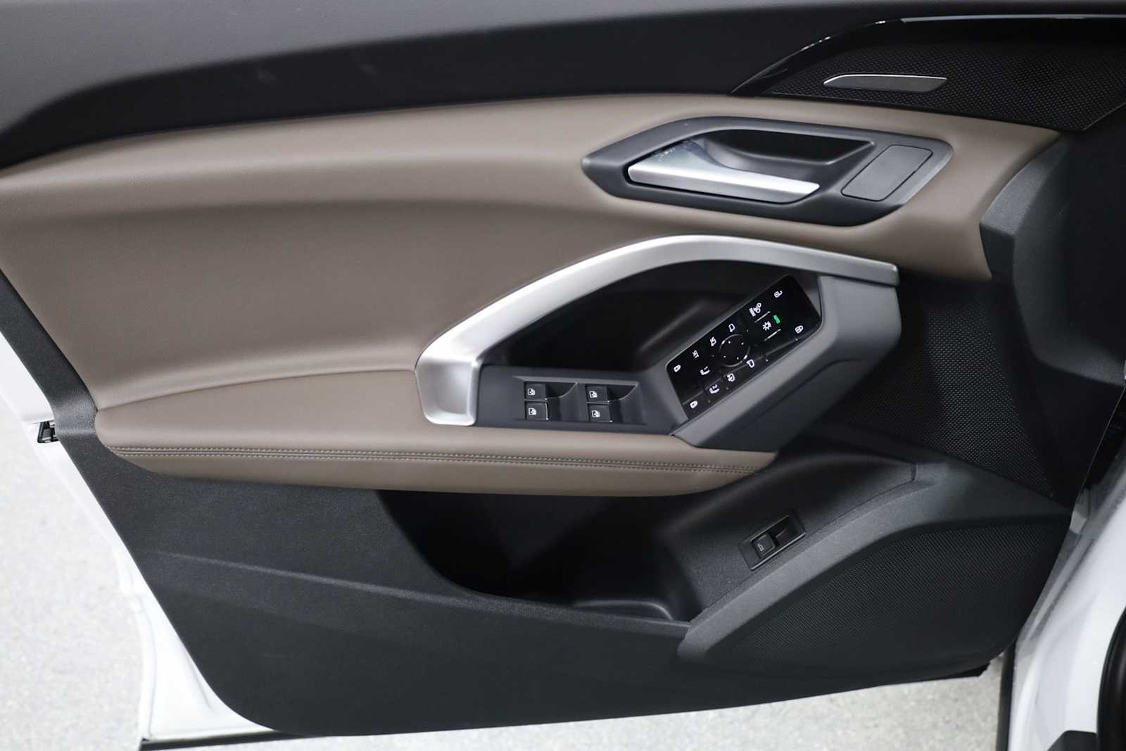 Thumbnail: 2025 Audi Q5 - 16