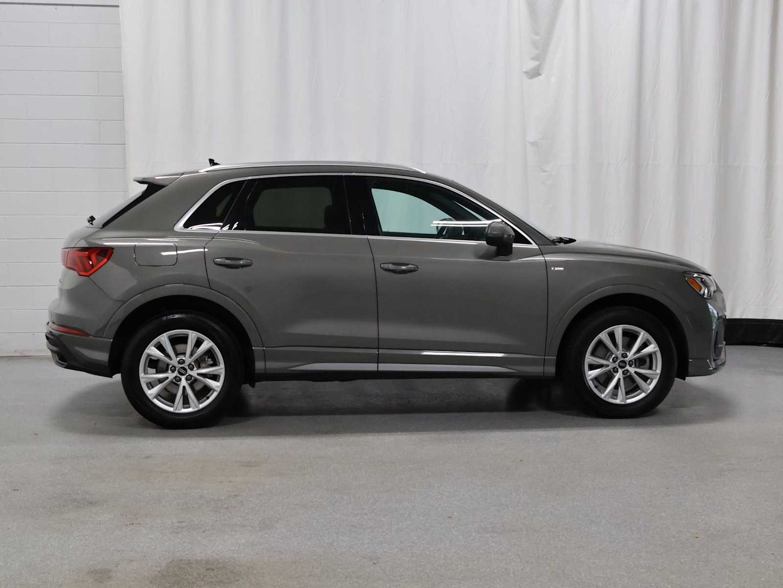 Thumbnail: 2023 Audi Q3 - 10